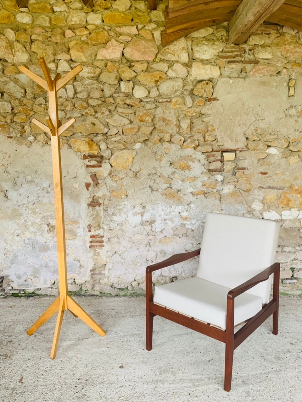 Vintage floor-standing coat rack, circa 1970s