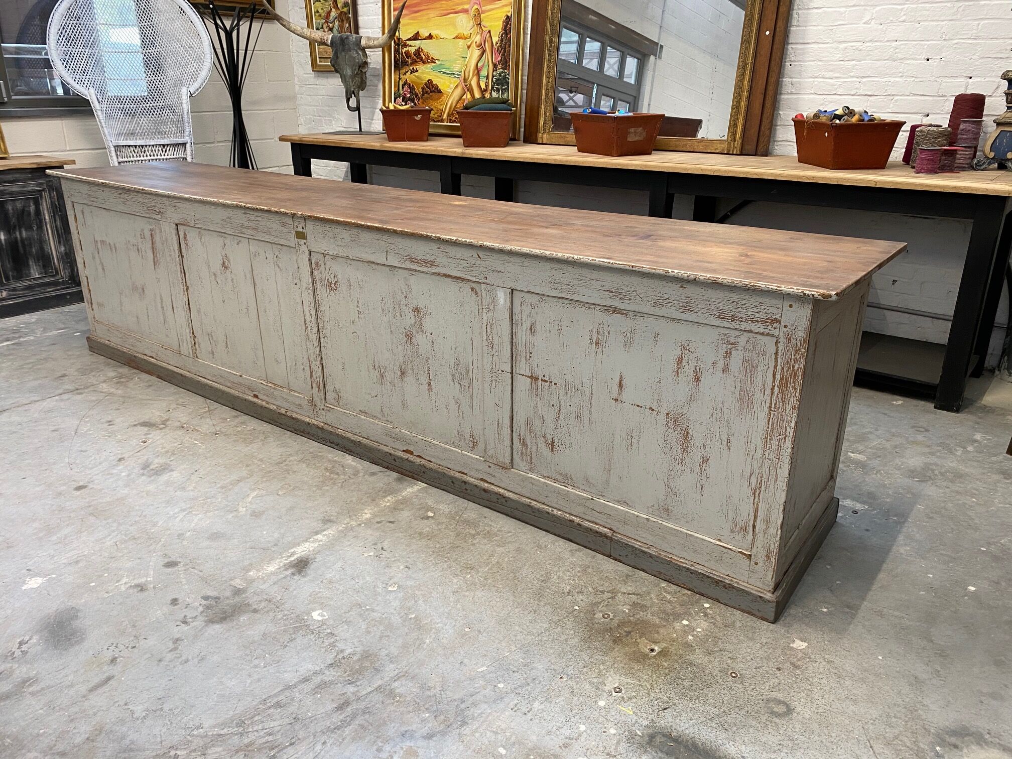 Large trading furniture