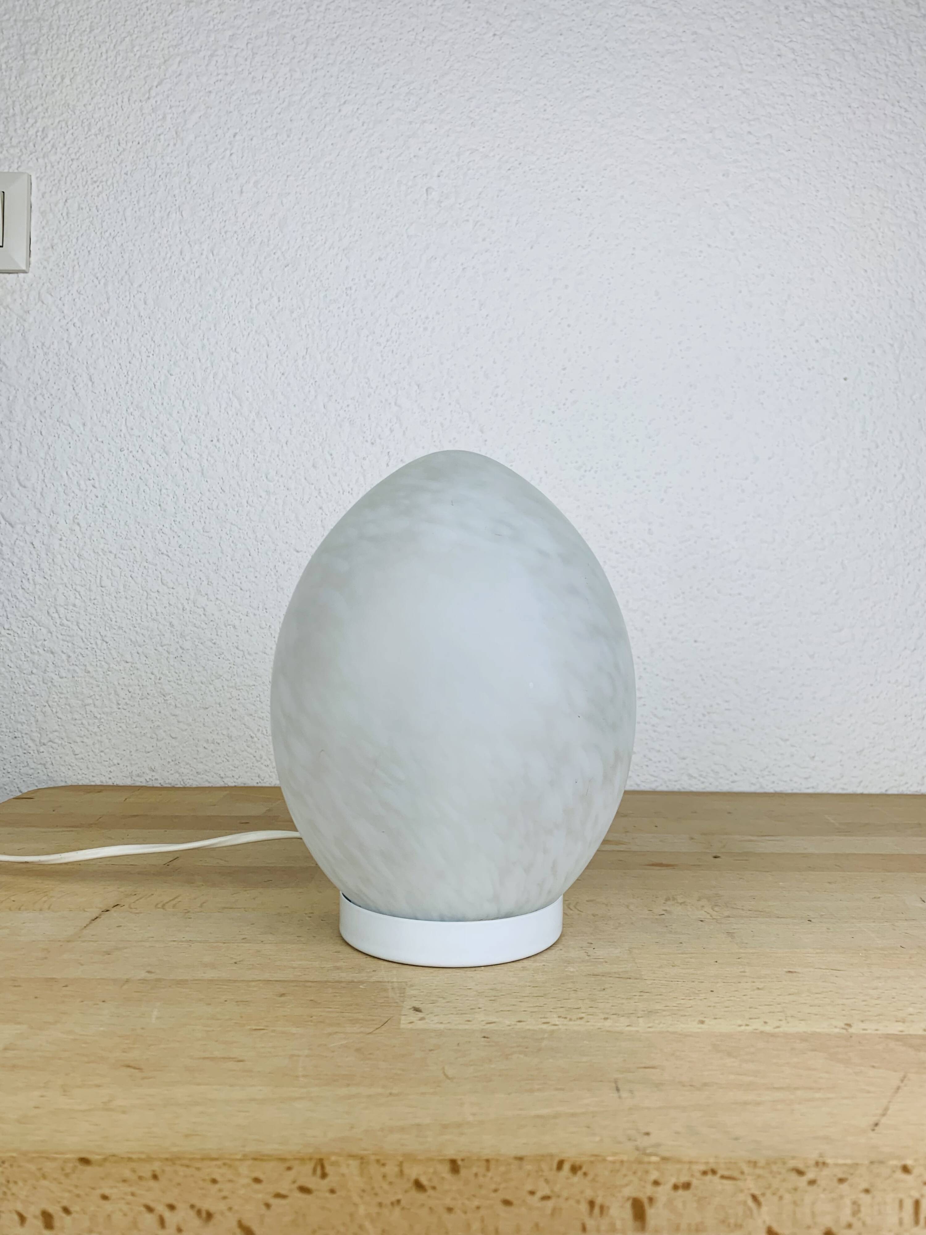 Lampe œuf Domec en verre moucheté de Vianne