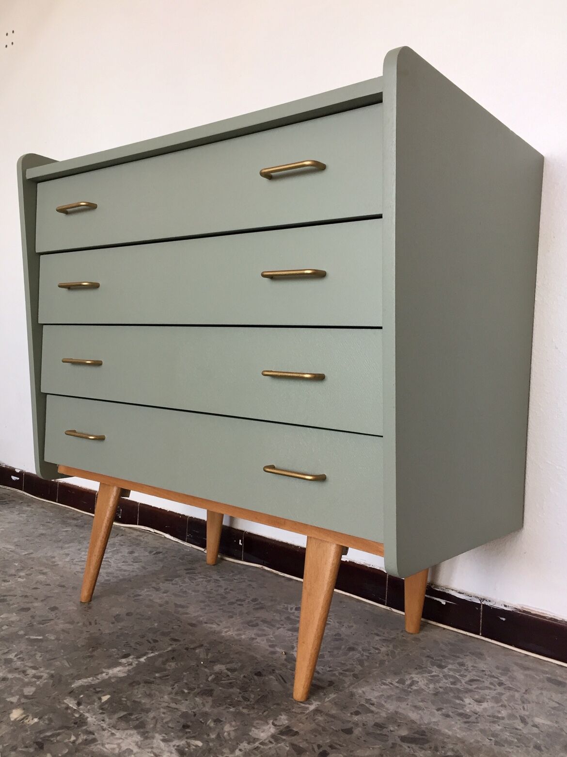 Vintage dresser compass feet