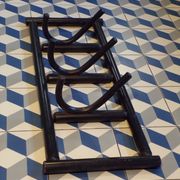 Portemanteau articulé en bois noirci