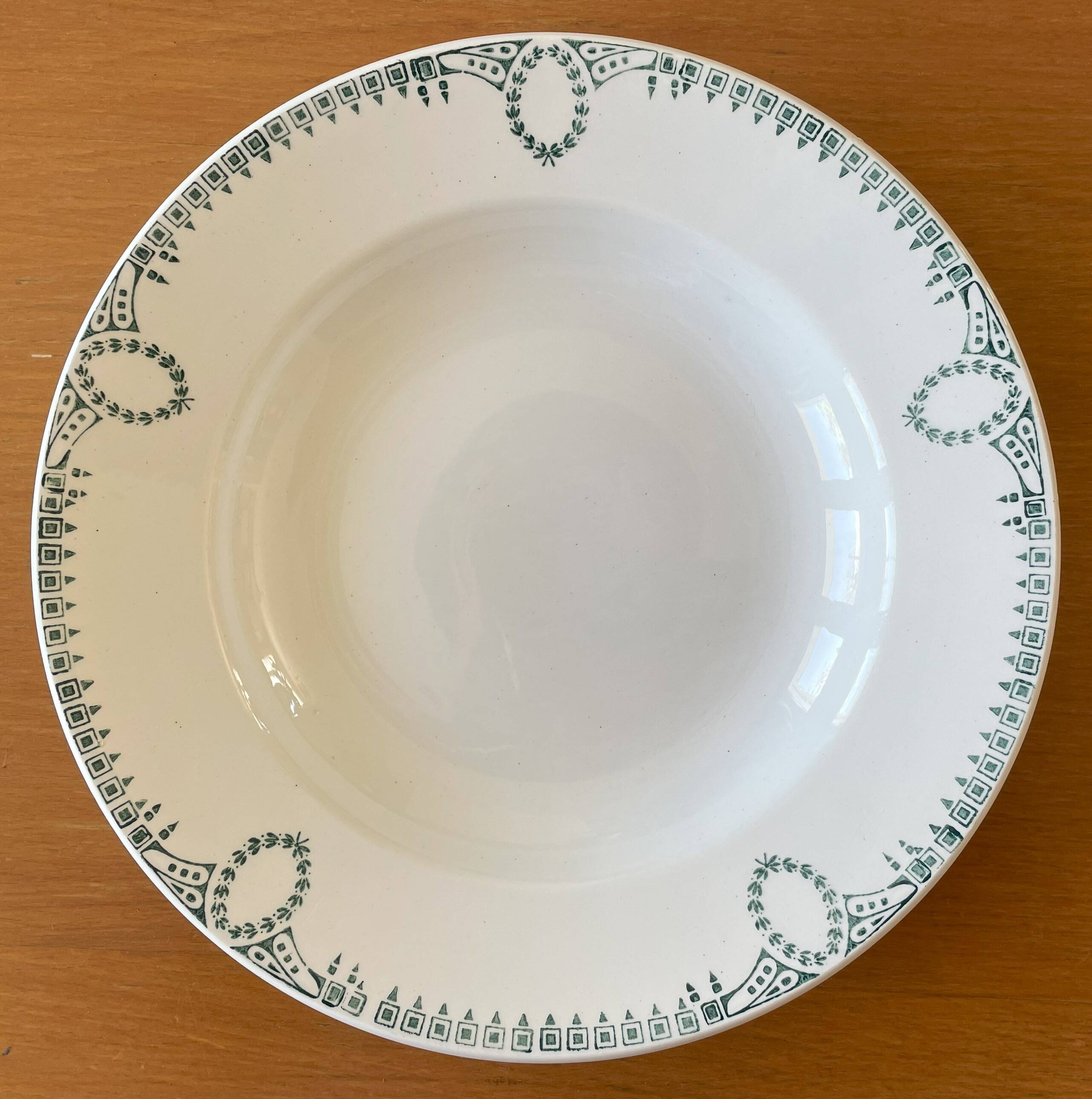 6 old hollow plates in Saint-Amand earthenware (North)