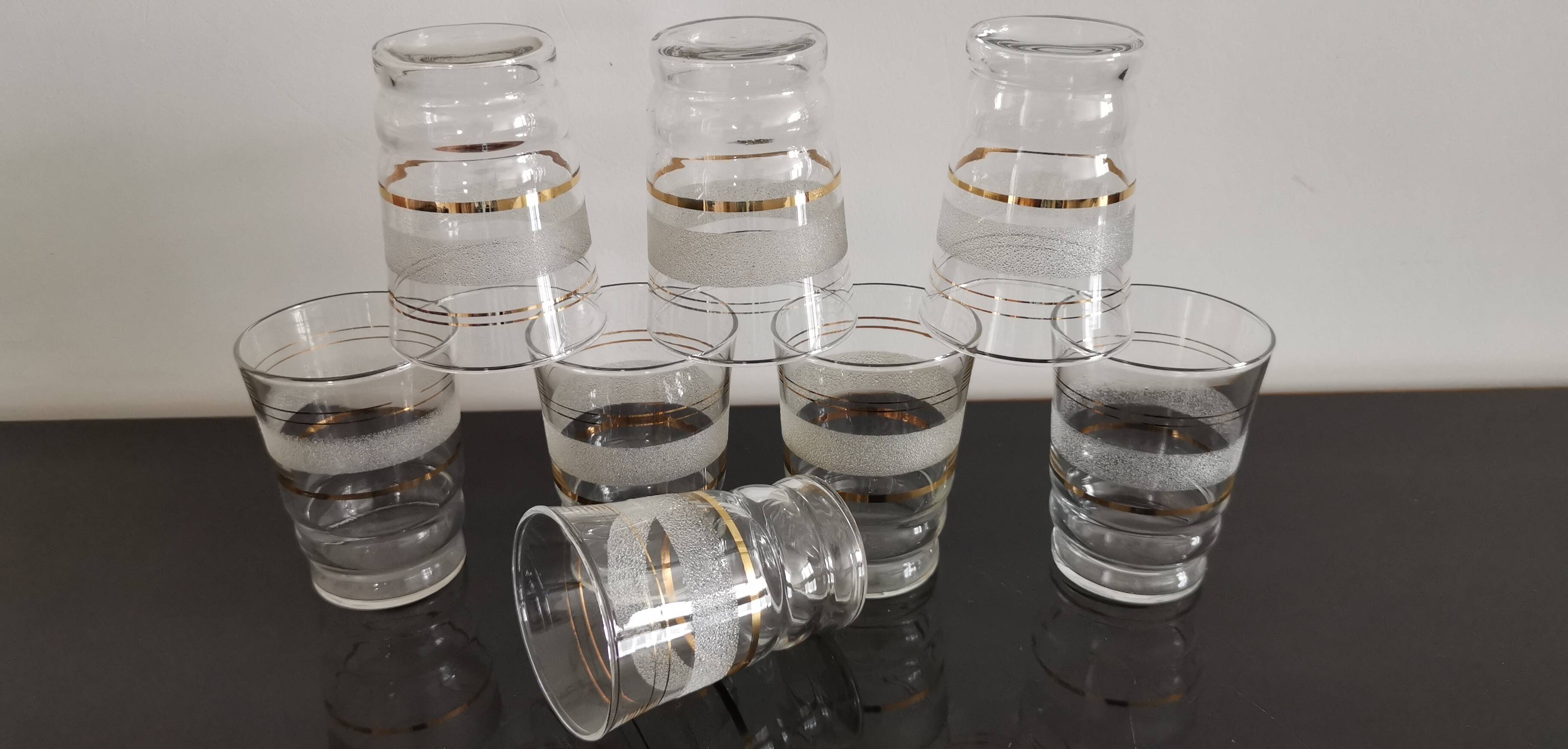 8 glasses with white granite band and gold edging from the 1950s