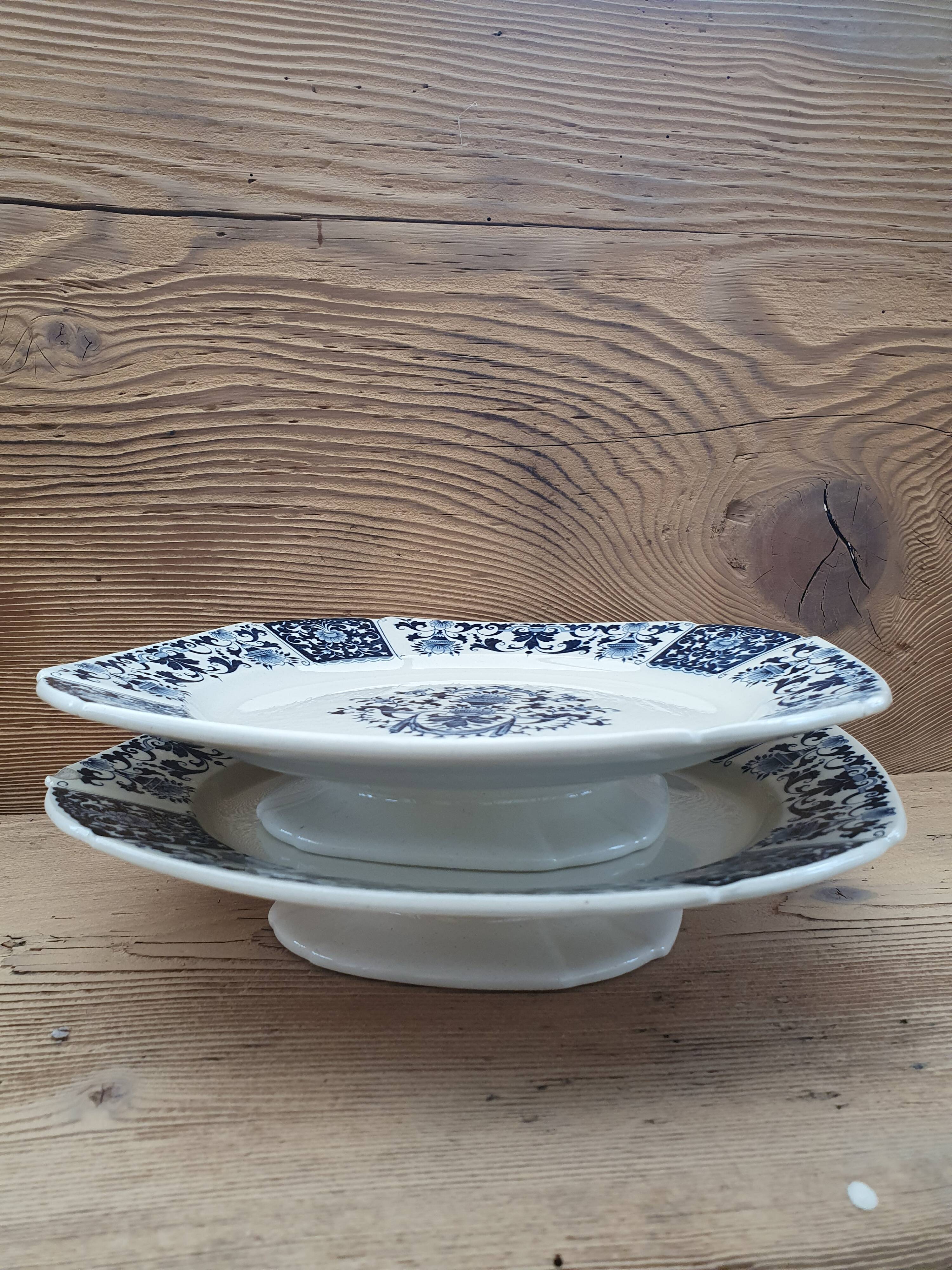 Pair of plates on presentation legs, terre de Fer Gien