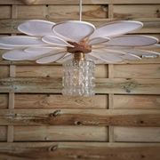 Suspension flower petals in rattan, white linen and vintage glass globe