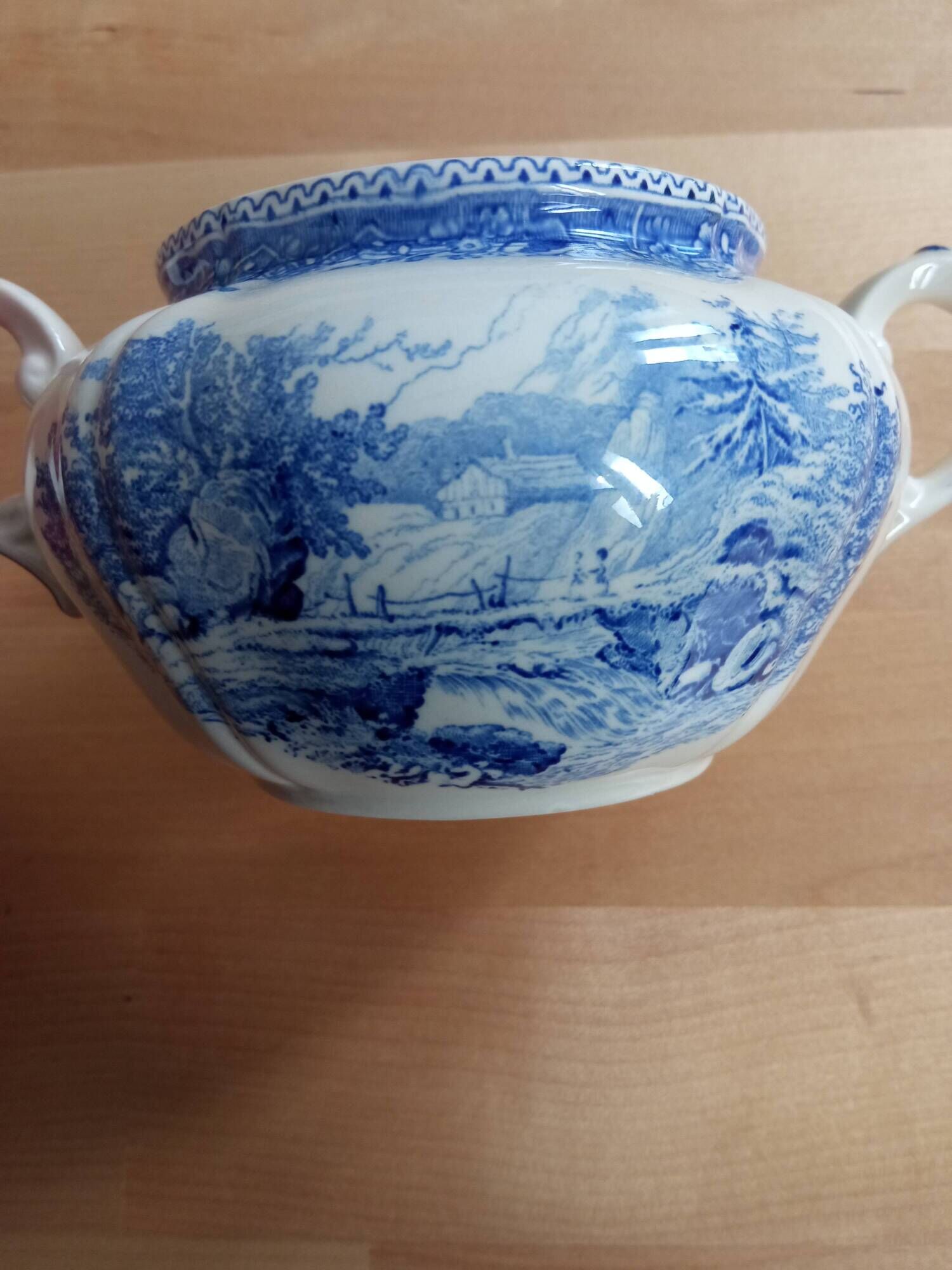 Charming sugar bowl with handles by Villeroy and Boch.