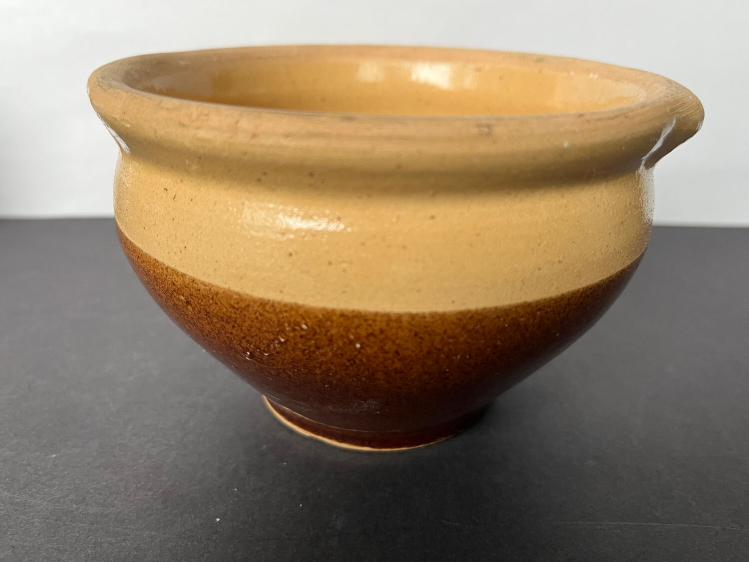 2 glazed stoneware bowls