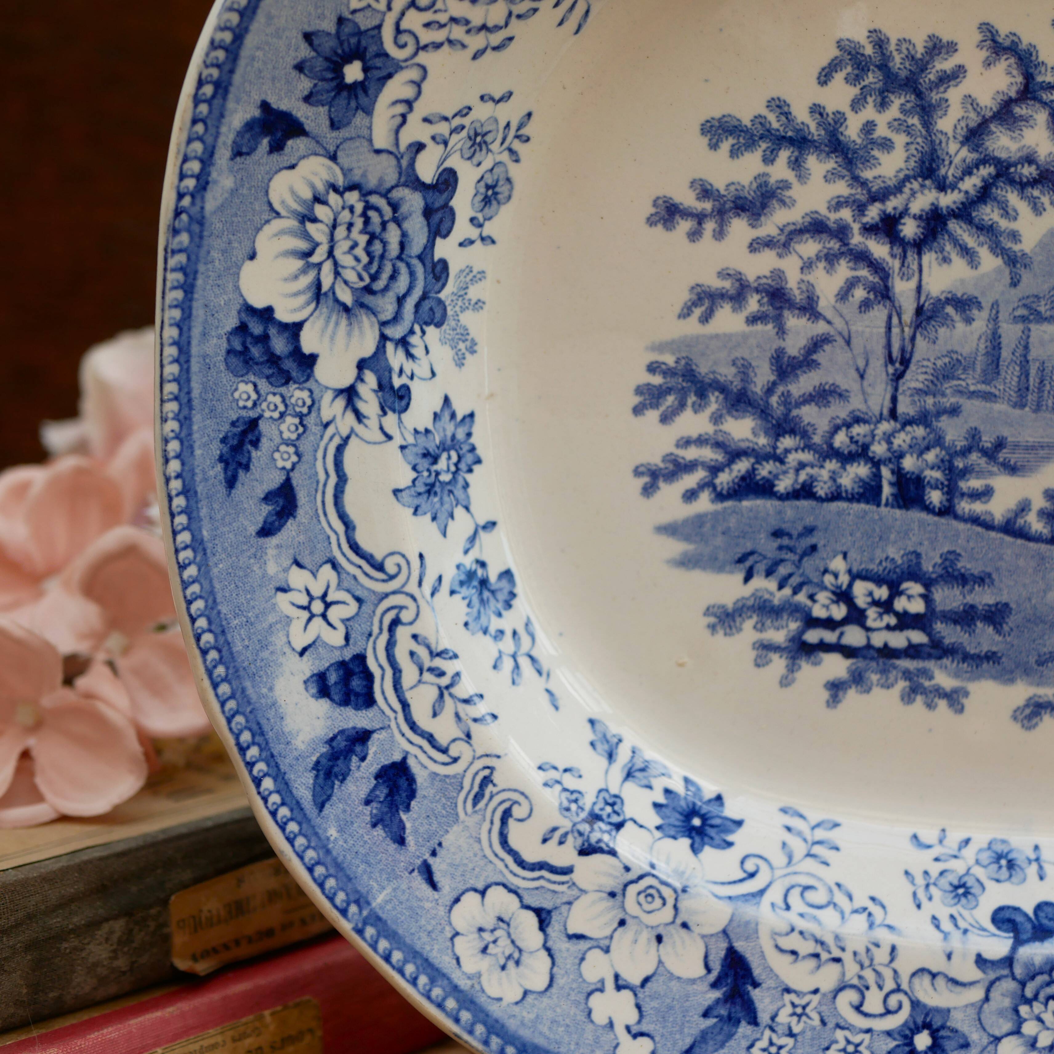 Plat à viande antique en grès du XIXe siècle représentant l'Eton College