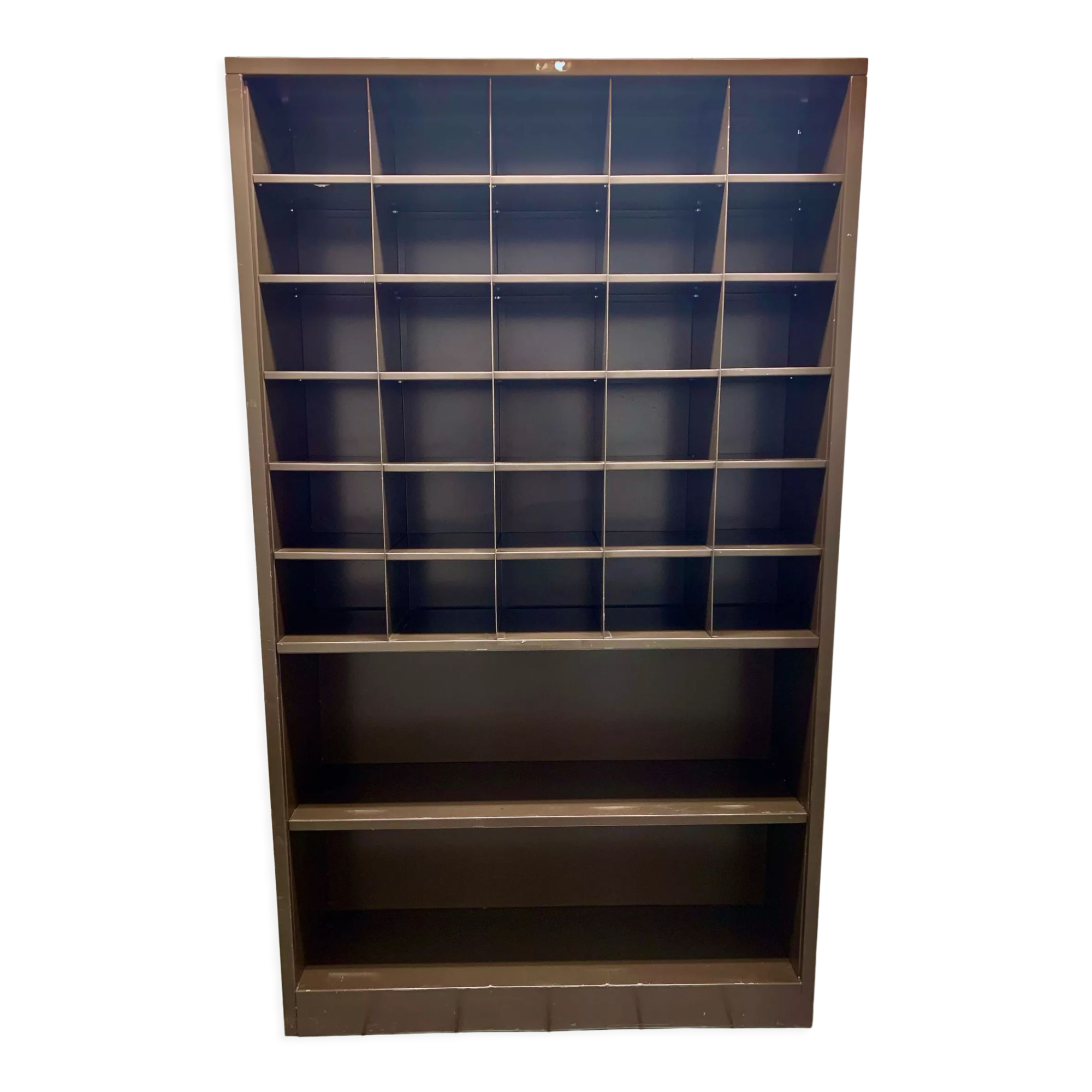 Industrial storage cabinet