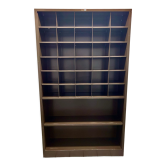 Industrial storage cabinet