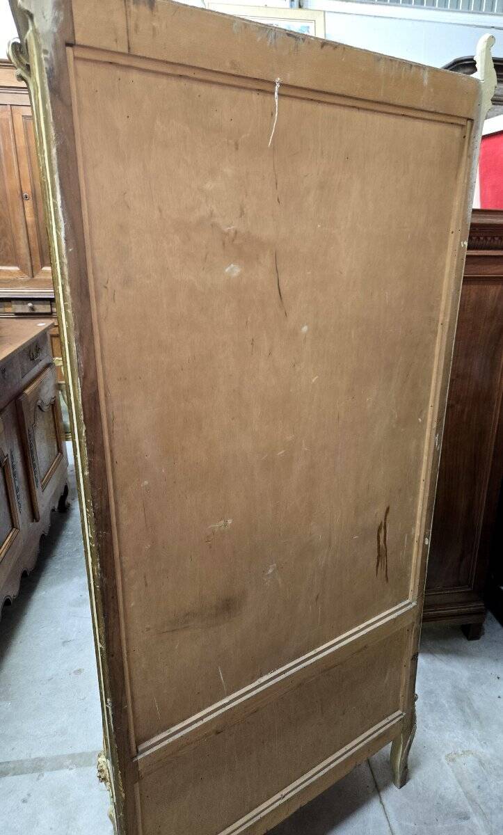 Louis XV / Rococo style display cabinet, painted wood in cream and gold tones.