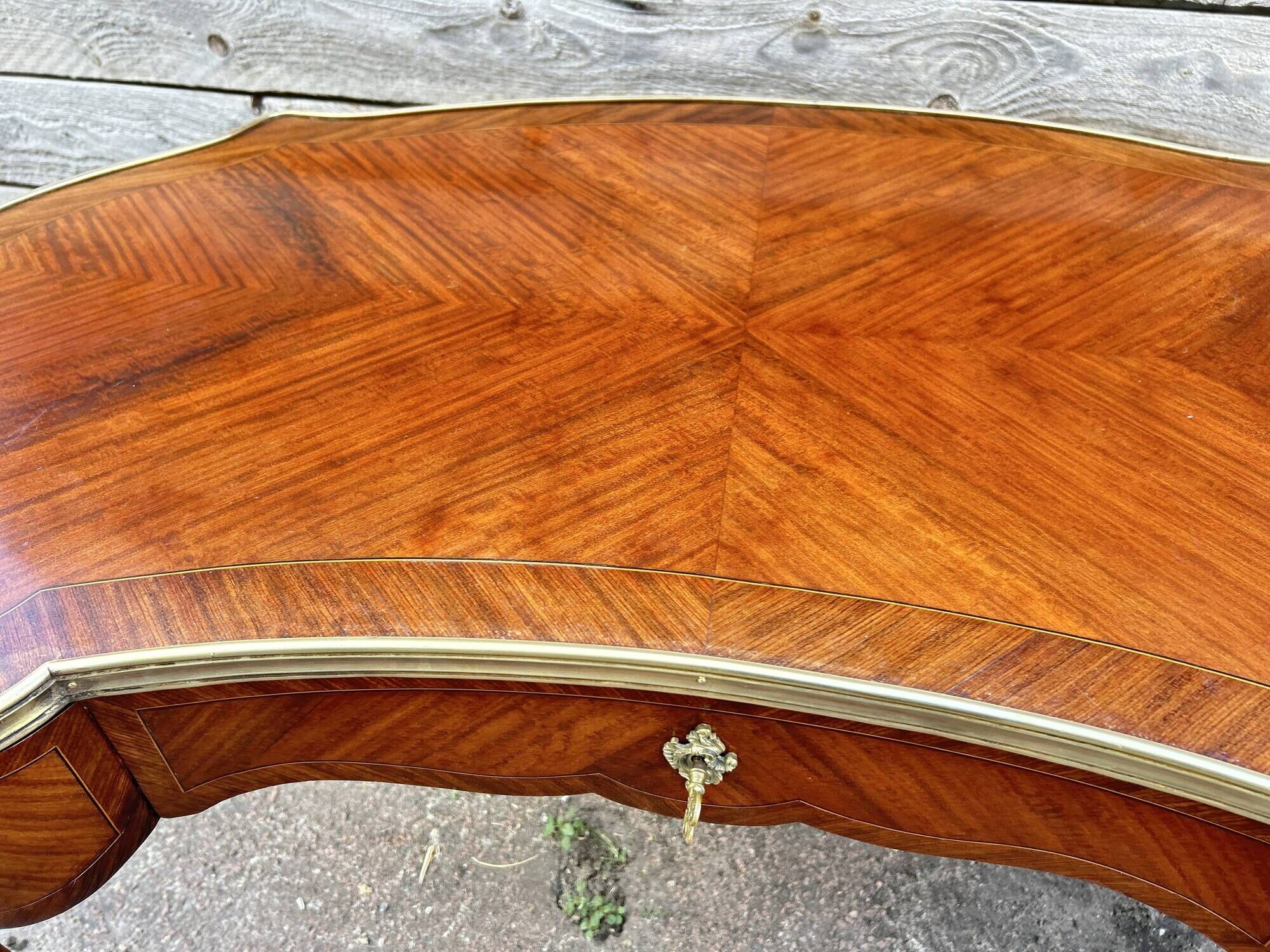 Curved flat desk in Louis XV style