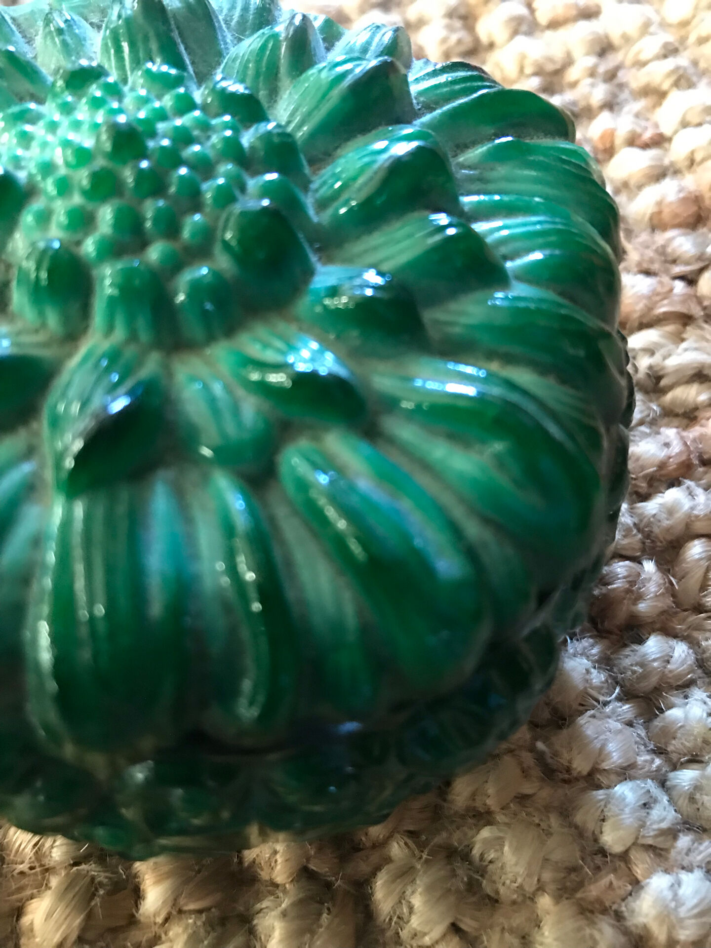 Art Deco bonbonnière in green malachite