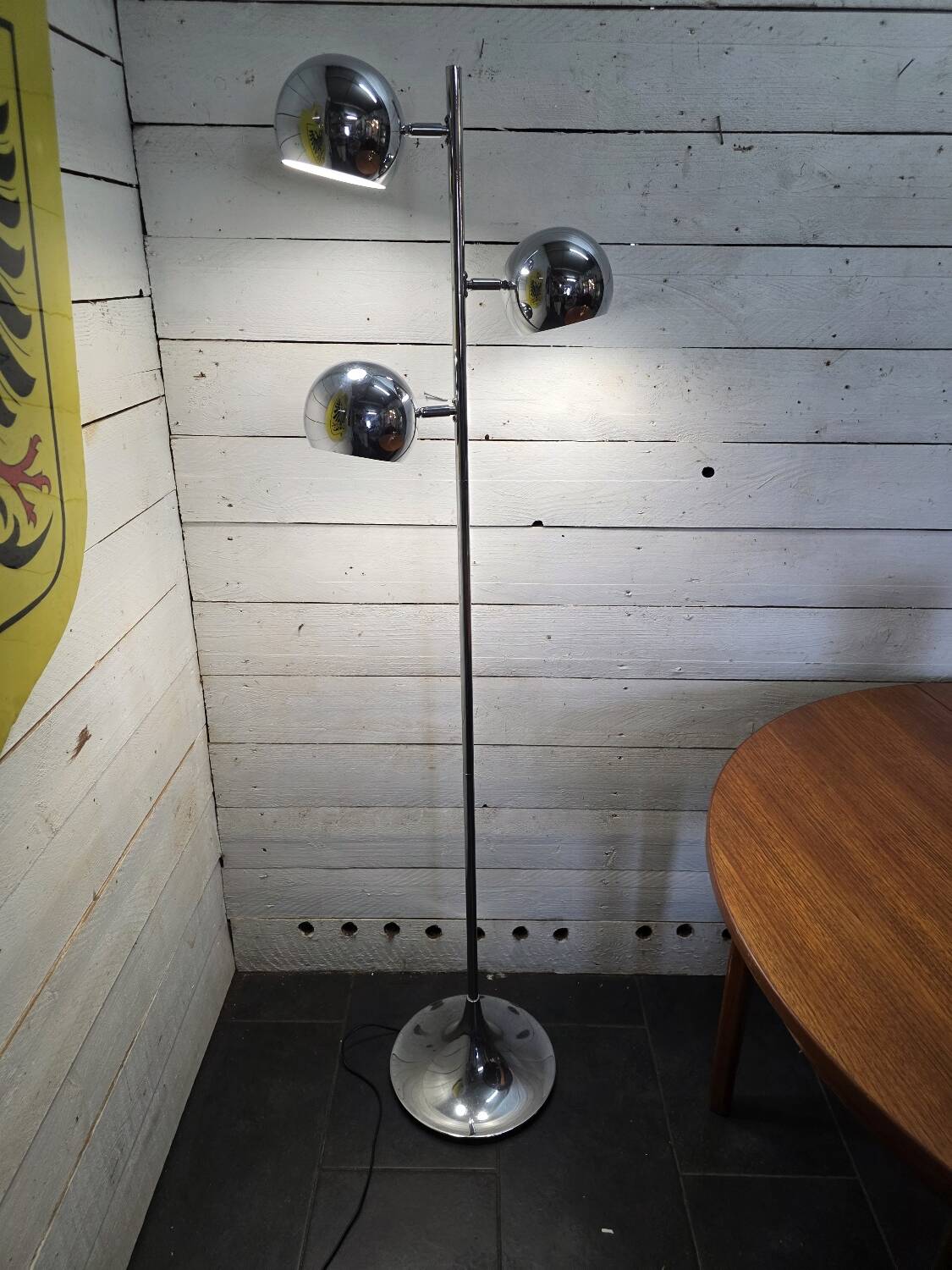 Vintage eyeball floor lamp with tulip base