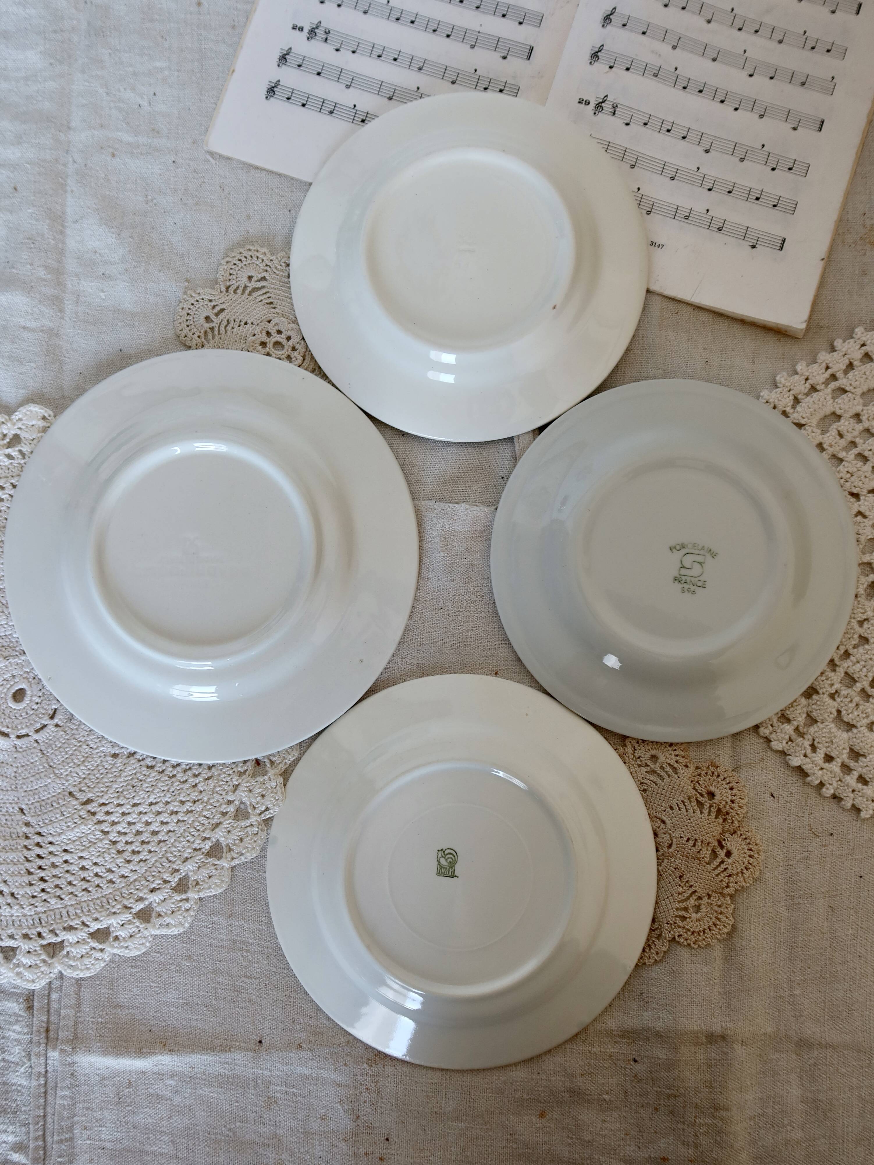 4 vintage porcelain and earthenware dessert plates, mismatched, blue and white, Isabella set
