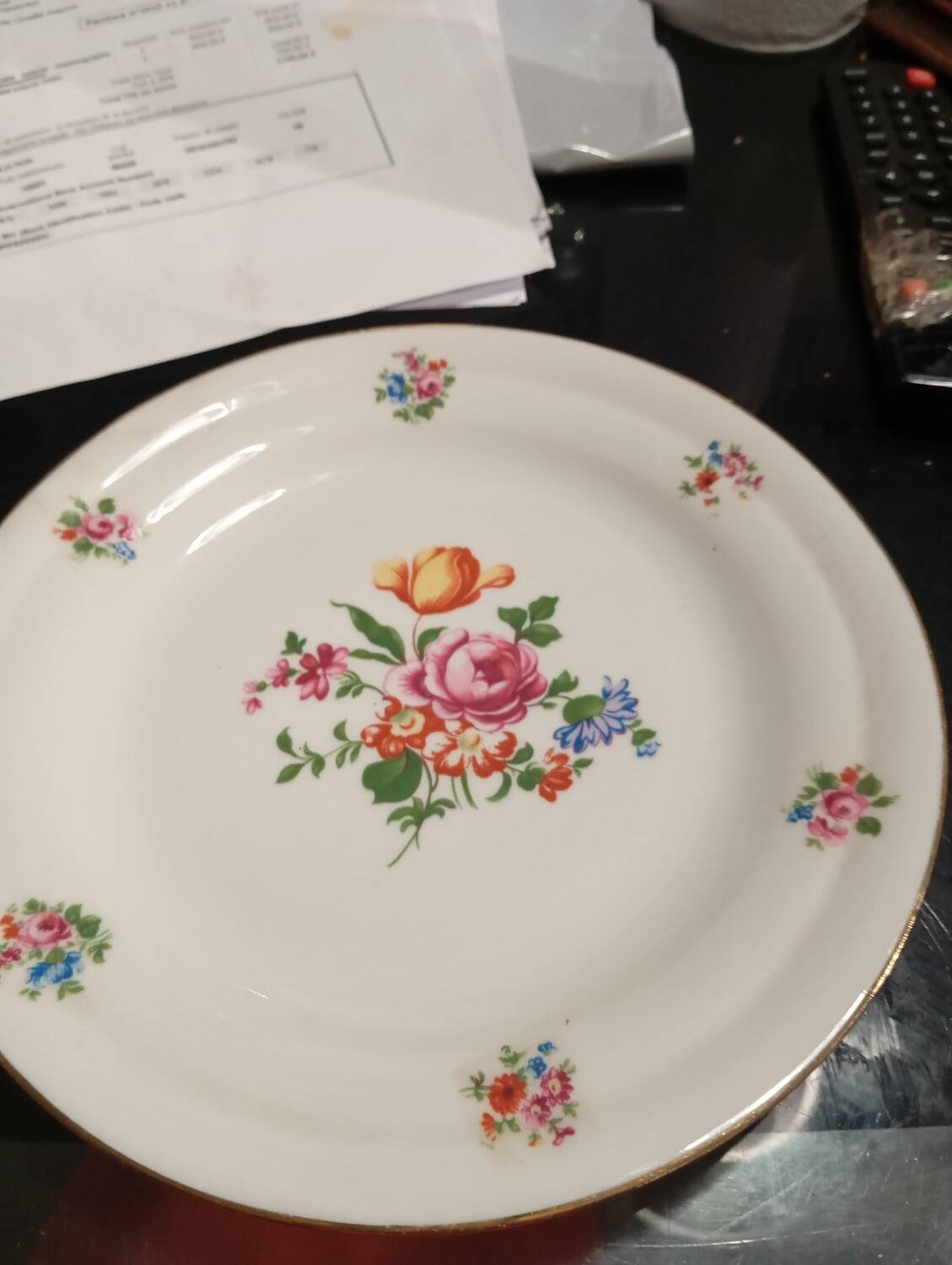 Set of 6 dinner plates and 6 dessert plates.