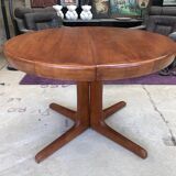 Scandinavian round table