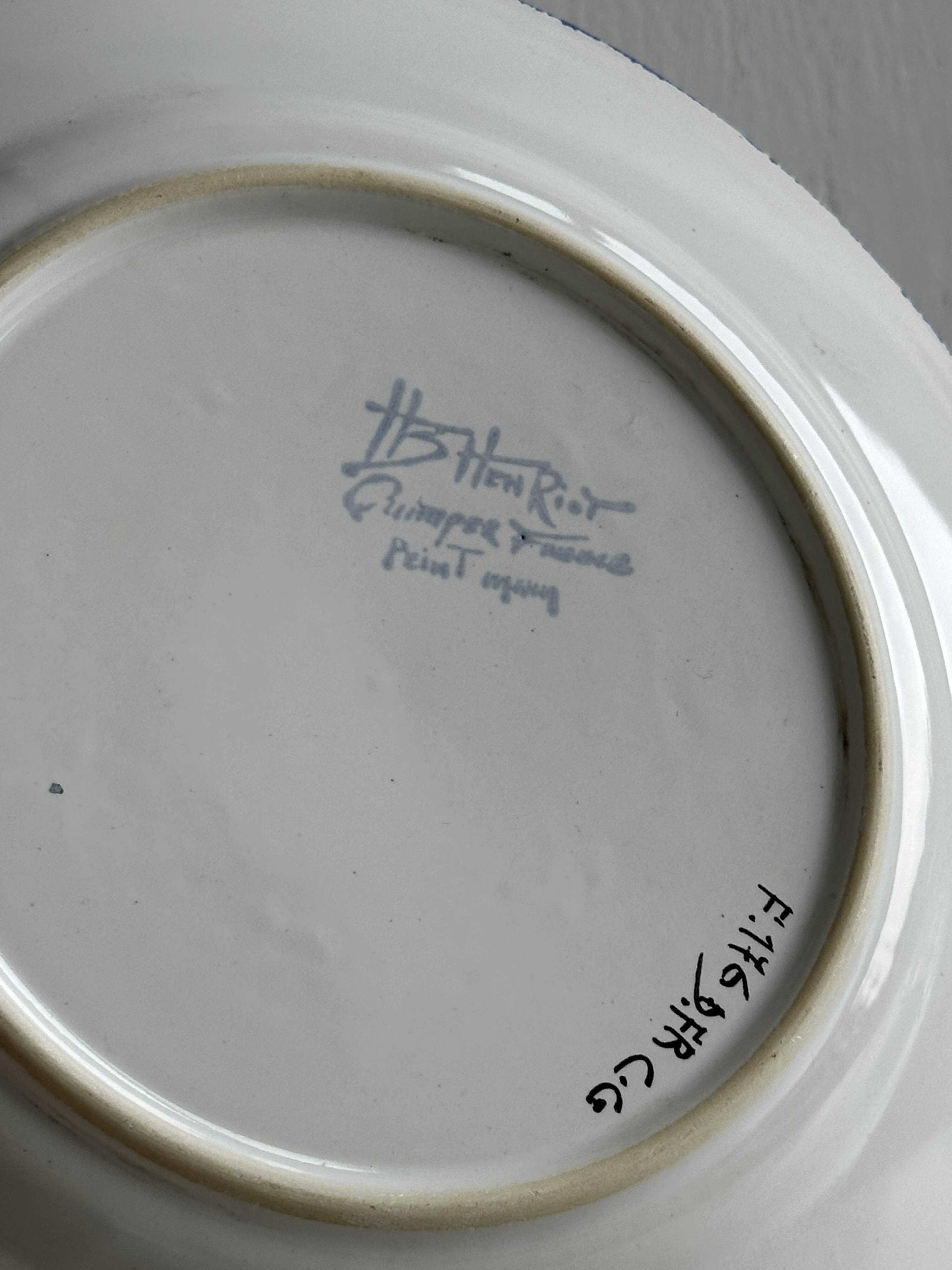 2 decorative plates in Quimper earthenware, signed HB Henriot.