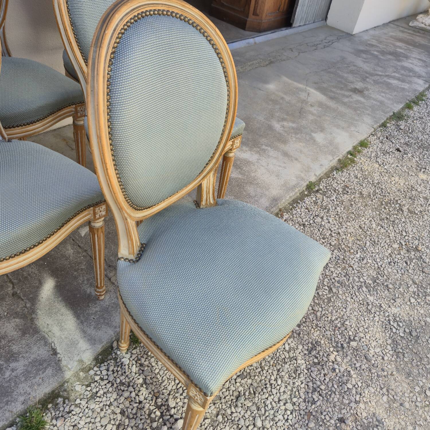 Set of 6 Louis XVI style chairs with antique patinated medallion