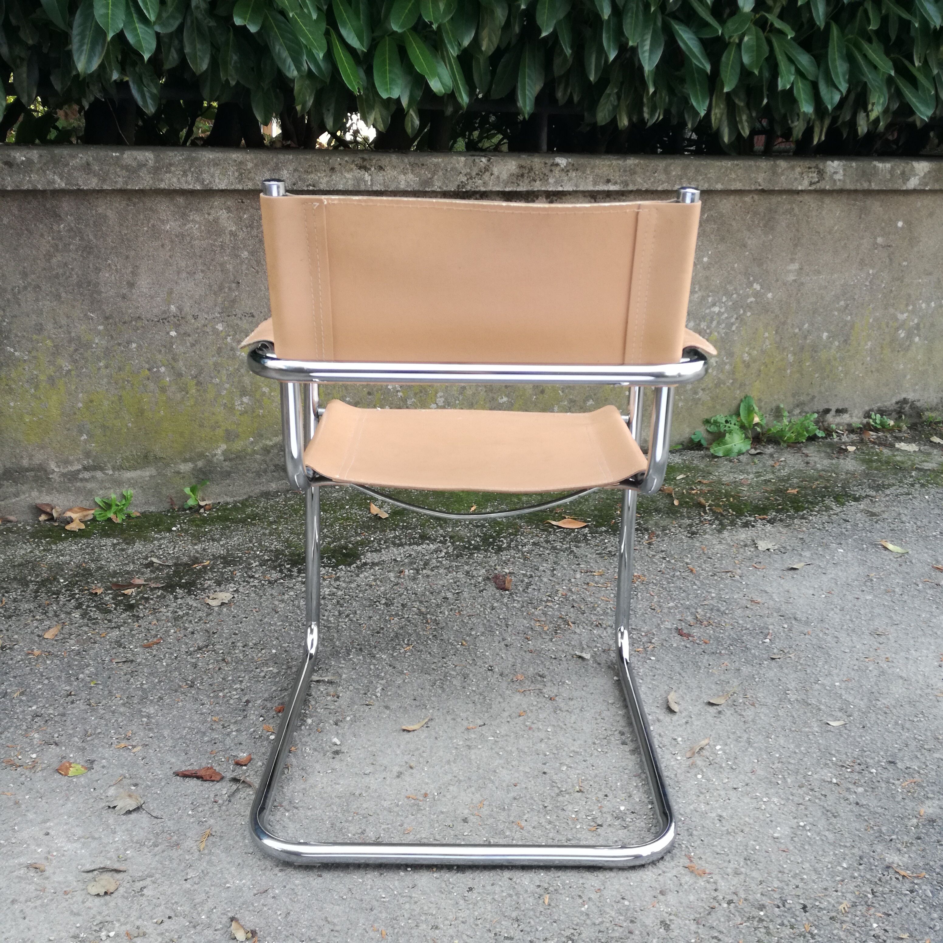Peach-coloured leather Cantilever armchair