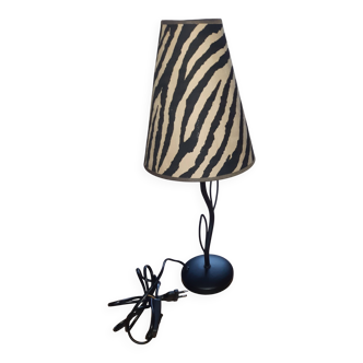 Lamp in metal with shade.