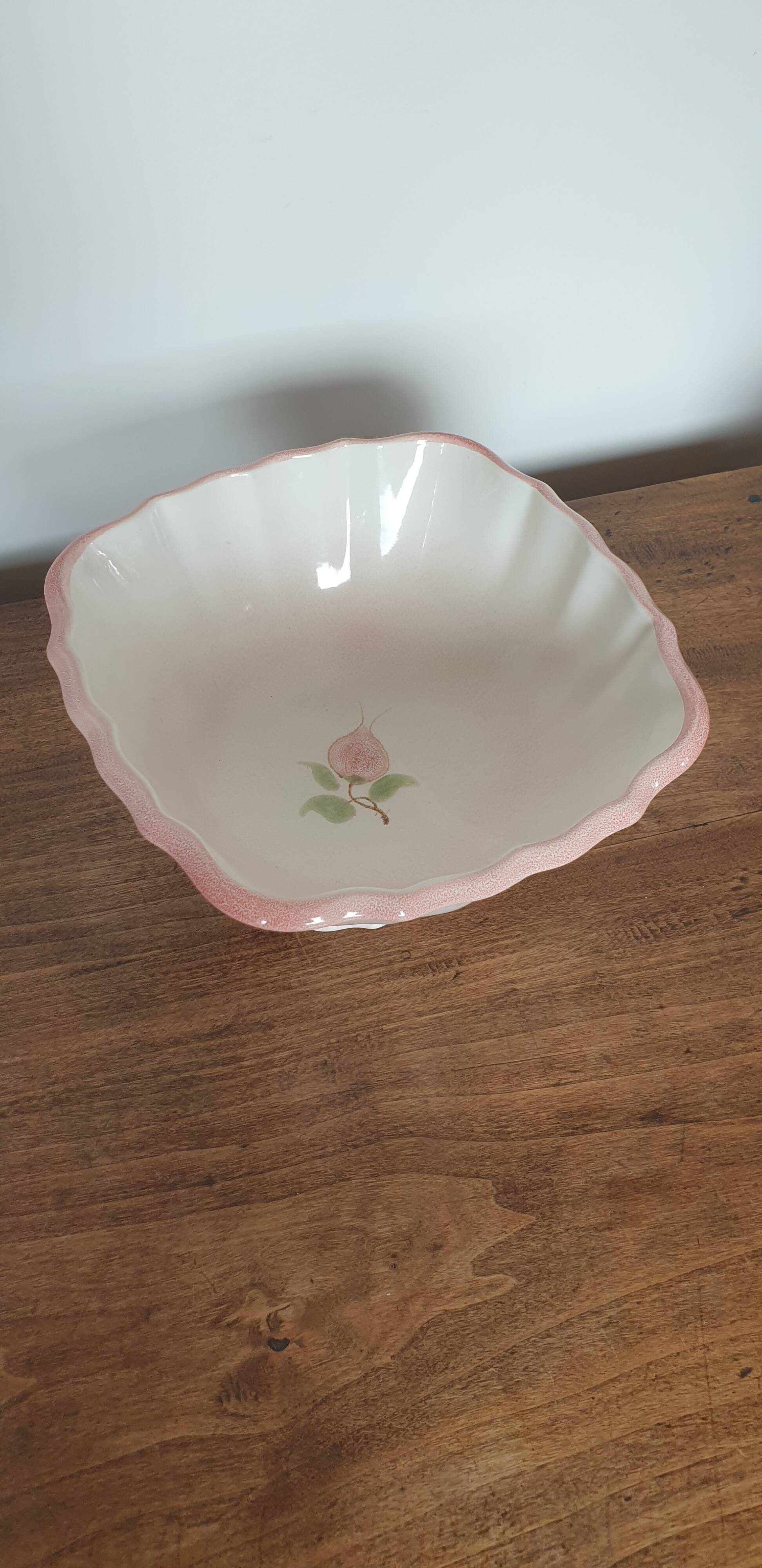 Fruit bowl (or salad bowl) in faience from salins les bains