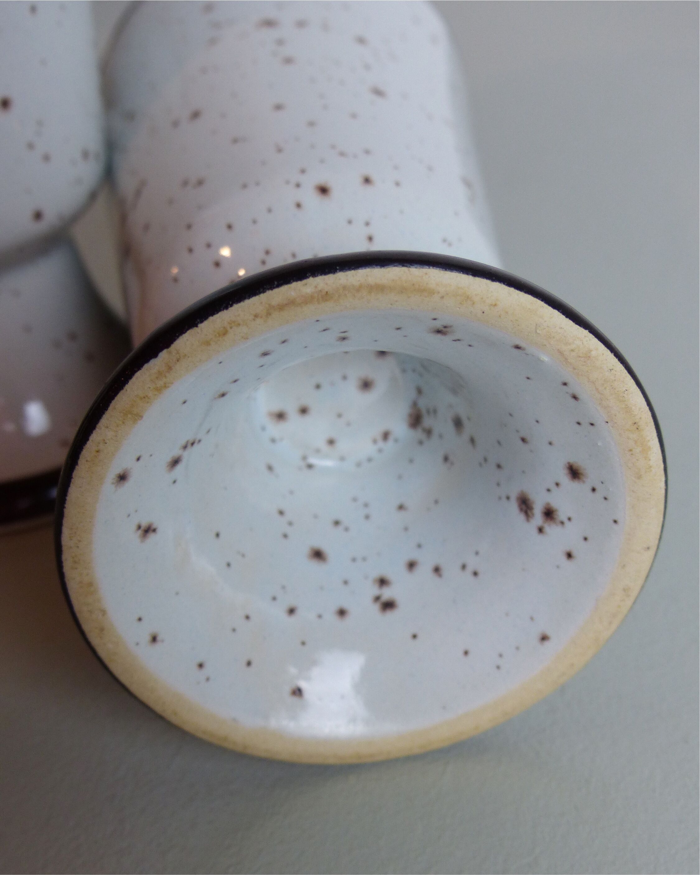 6 mazagrans in speckled sandstone