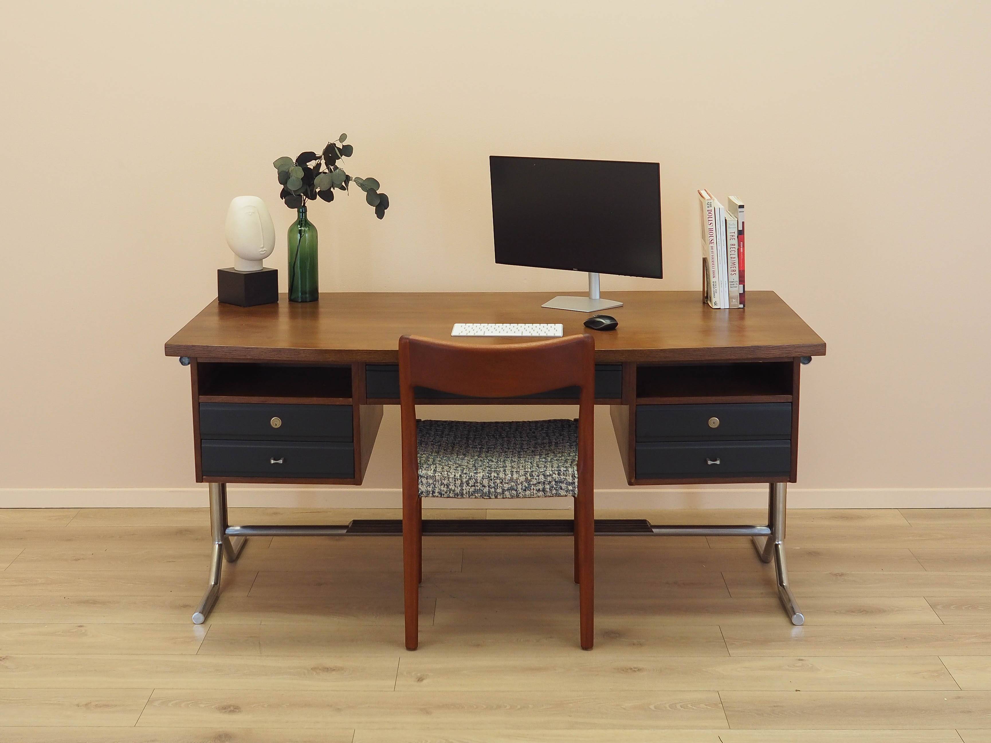Bureau en noyer, Italie années 1970