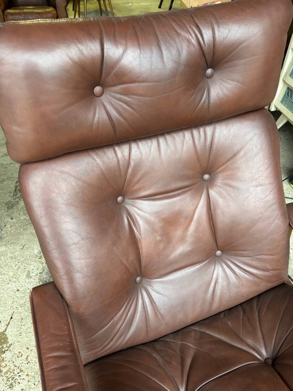 Scandinavian leather and wood armchair Kengu armchair Elsa & Nordahl Solheim- Rykken