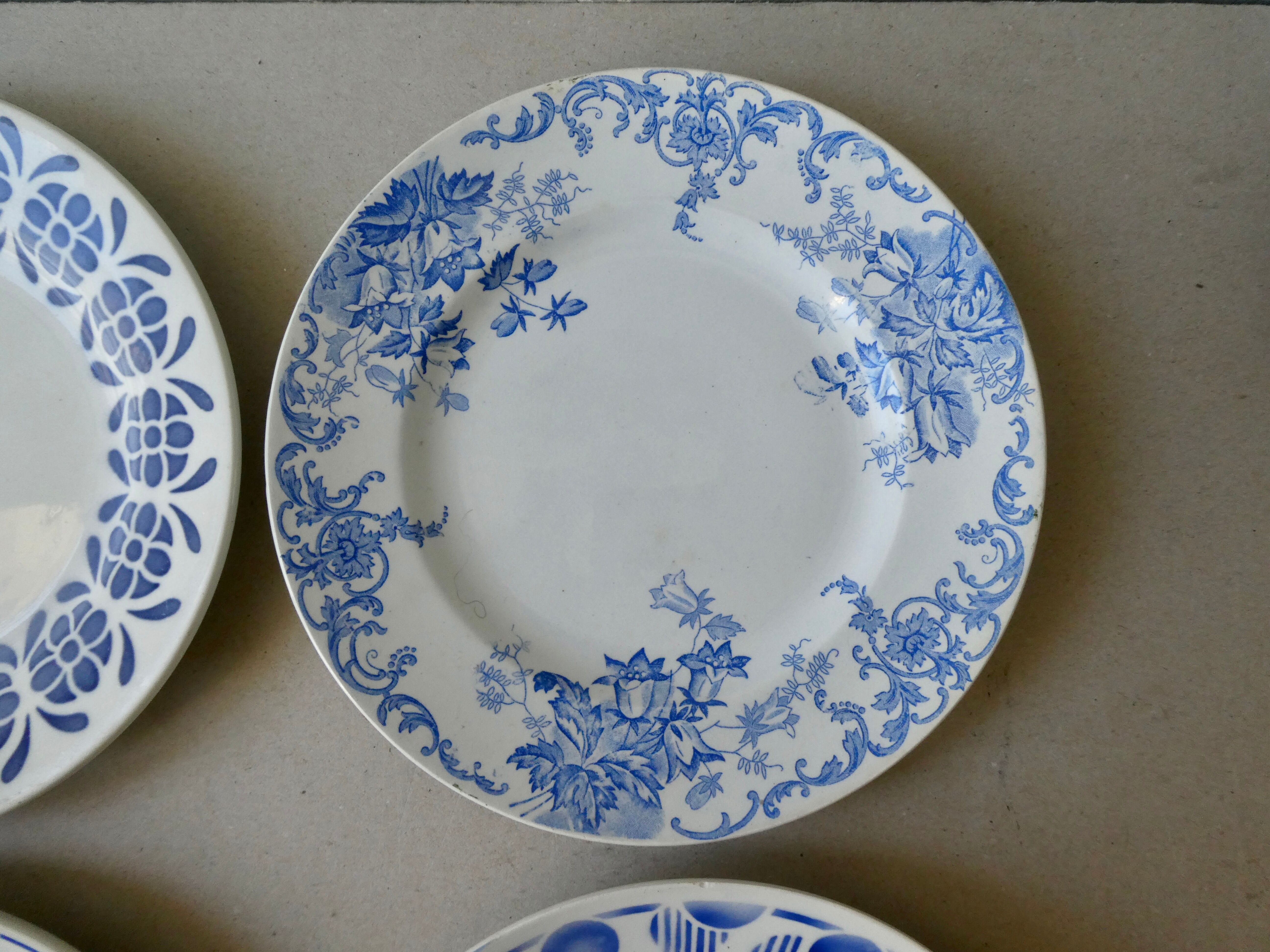 6 flat plates, blue décor, 23 cm