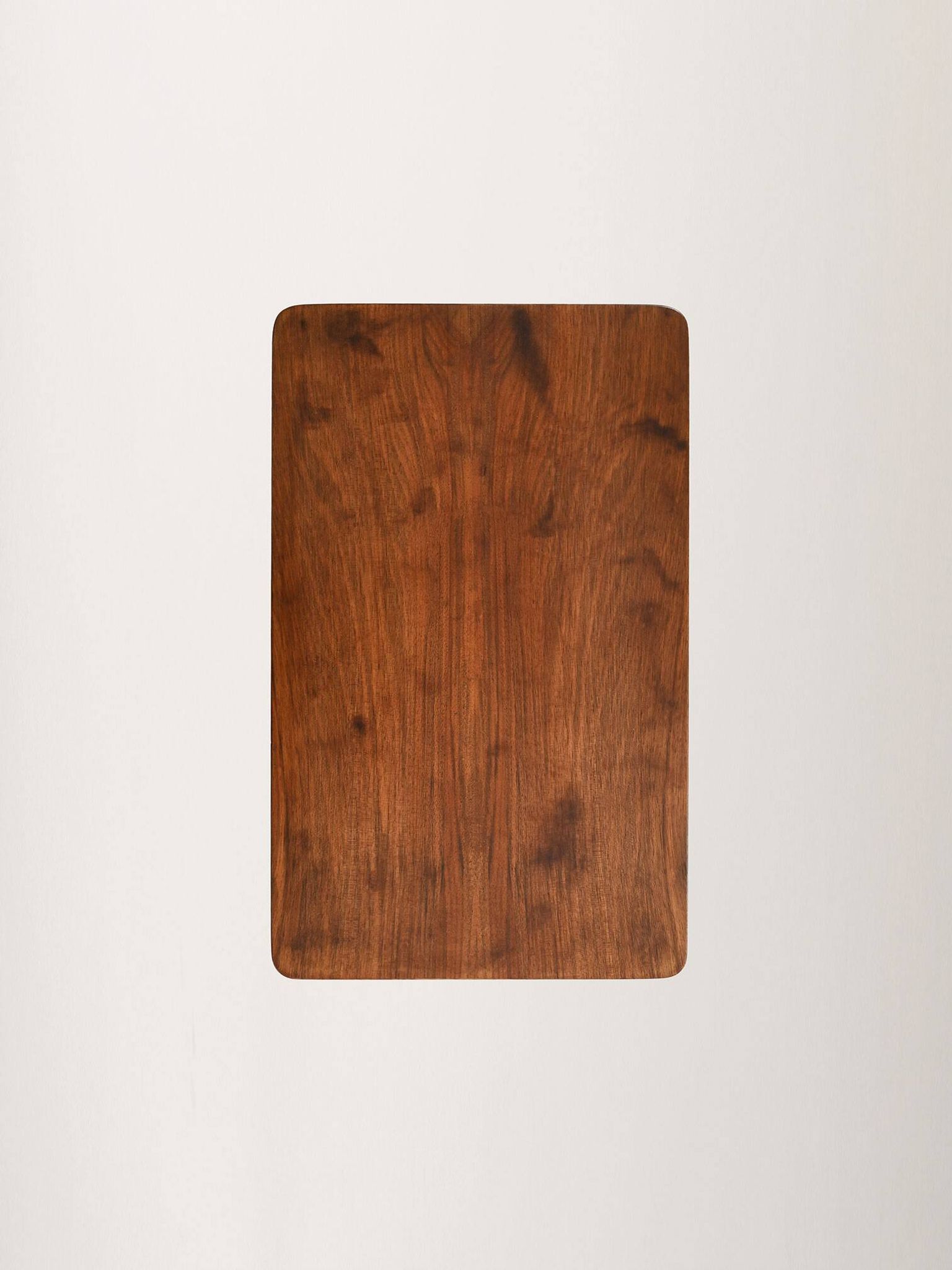 Table de chevet scandinave avec étagère à lattes