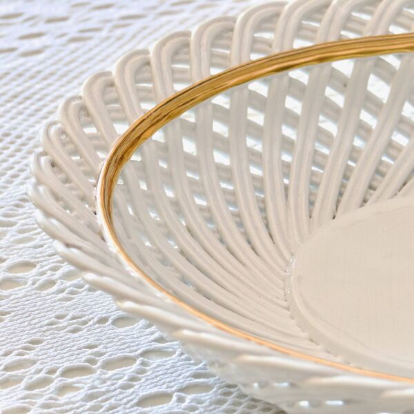 Énorme coupe ancienne de Bassano en majolique tressée ajourée