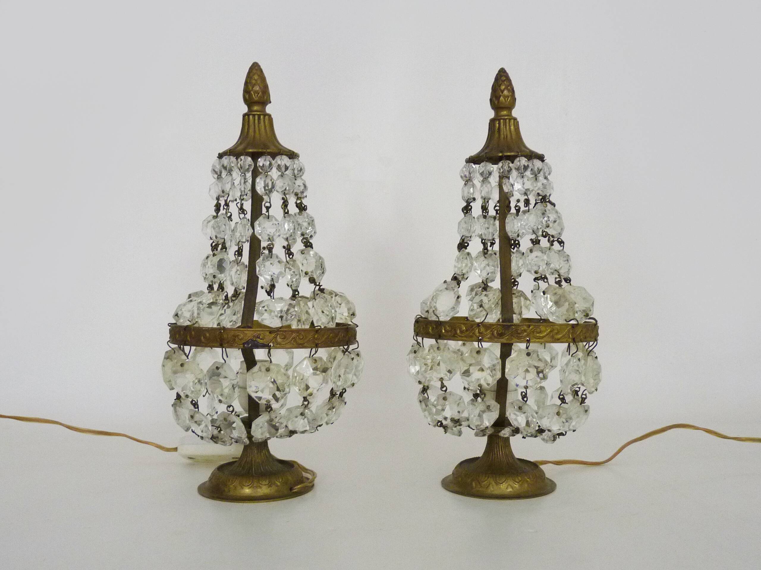 Pair of balloon lamps with pendants in Louis XVI Directoire style. 50