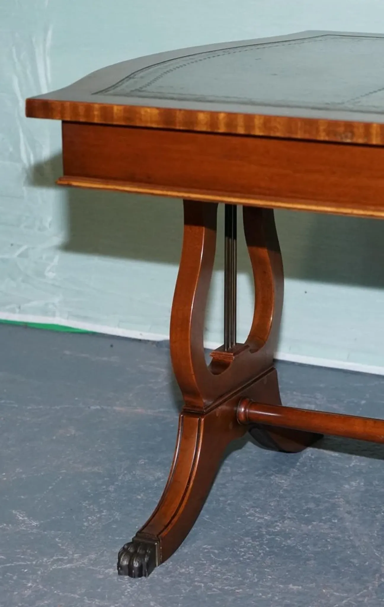 Grande Table Basse Vintage en Cuir Vert Chasseur