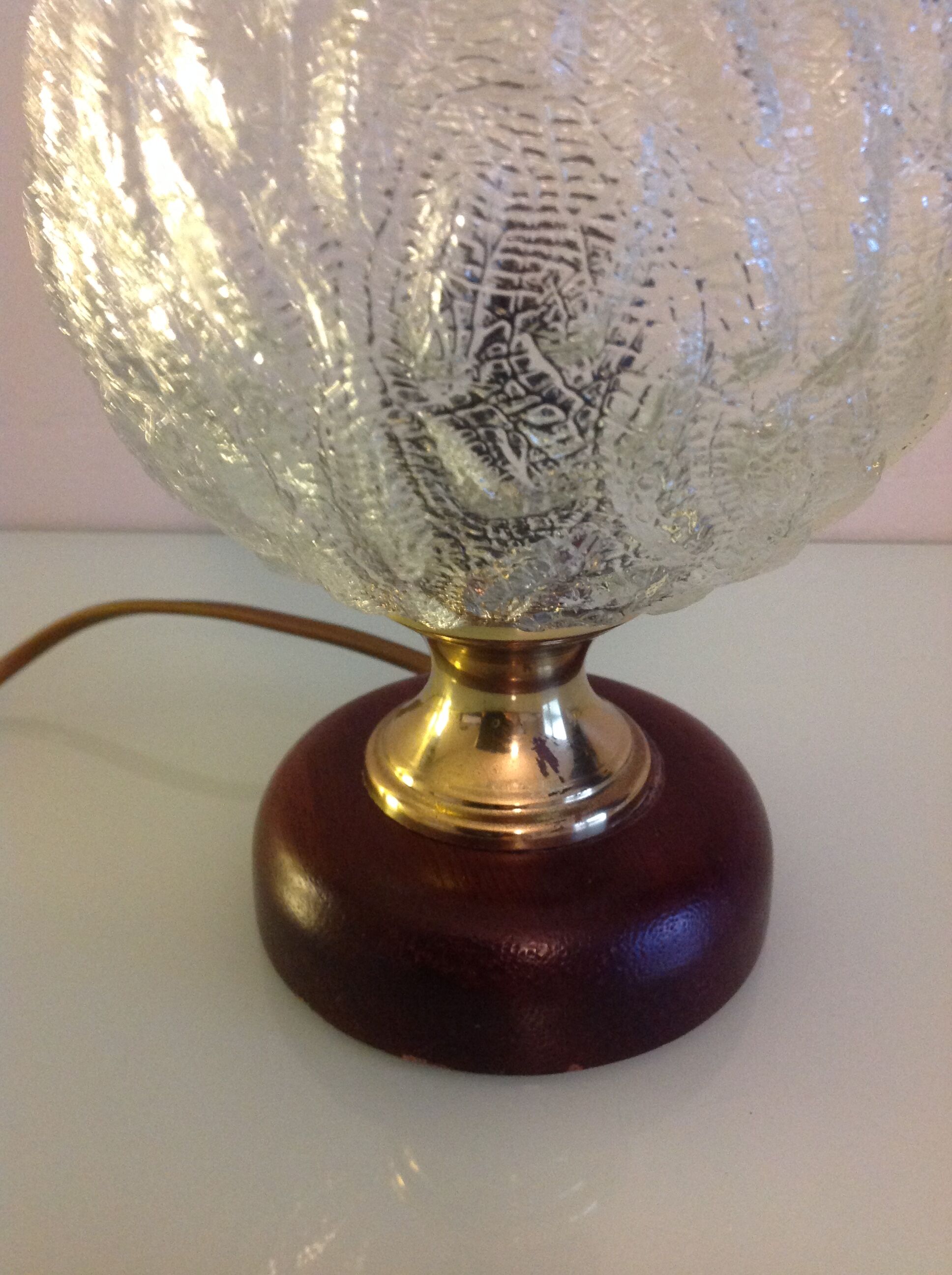 Structured glass bedside lamp and wooden foot / vintage 60s-70s