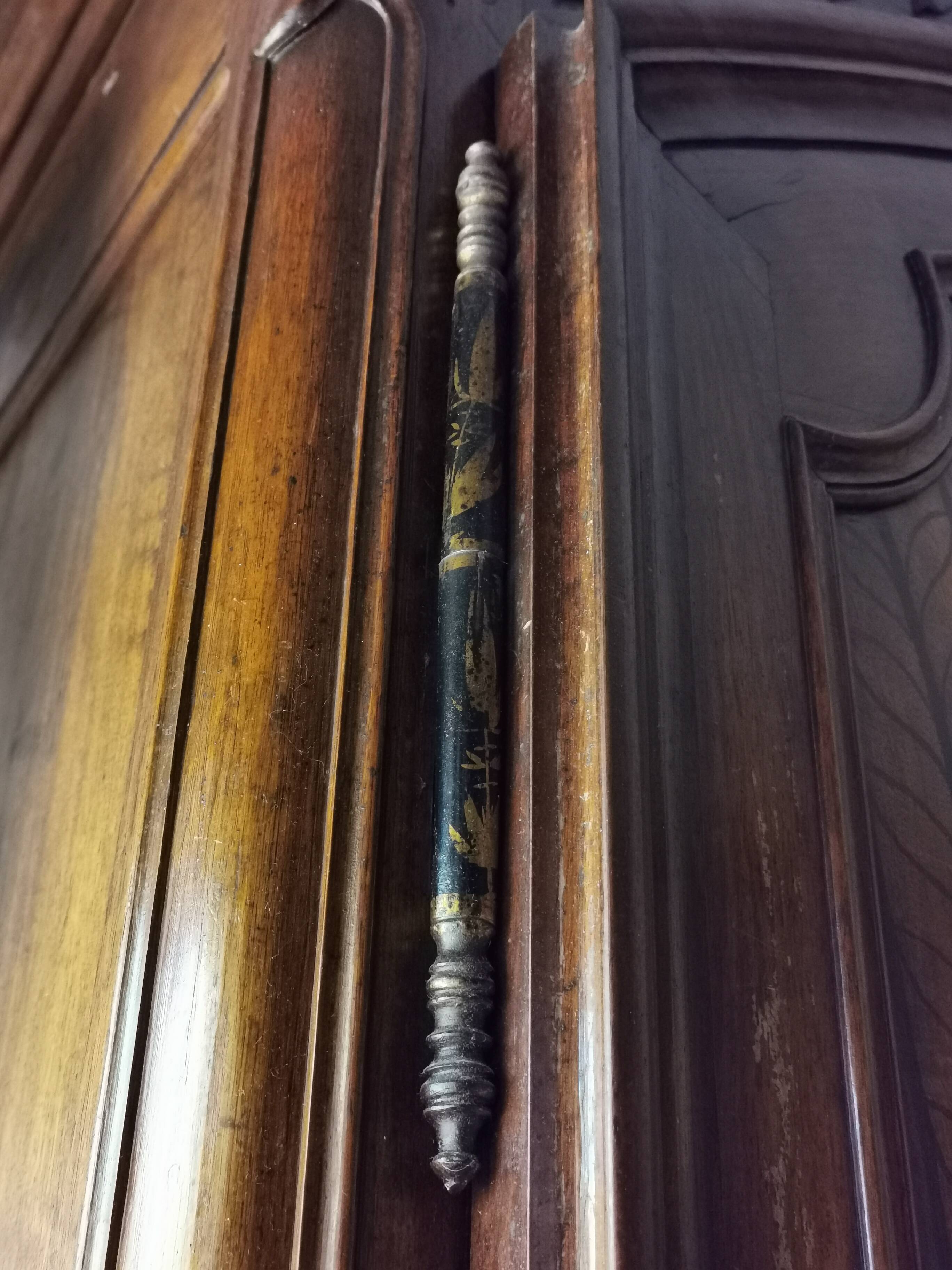 Lyonese walnut wardrobe from the 18th century.