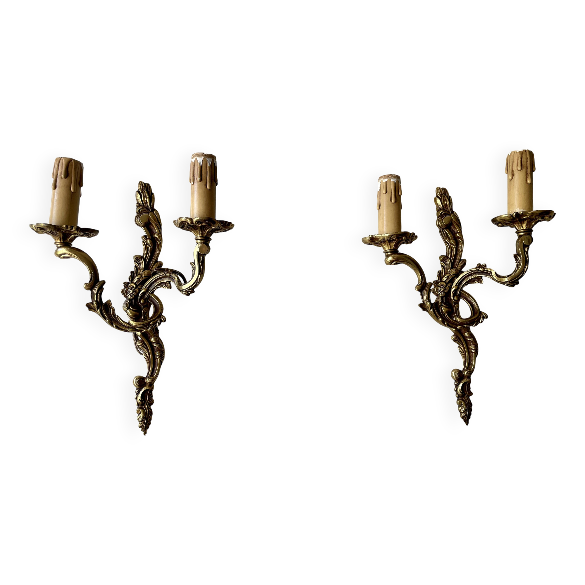 Pair of rocaille bronze wall sconces