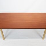 Table basse en teck et chêne conçue par Hans J. Wegner et par Andreas Tuck dans les années 1960