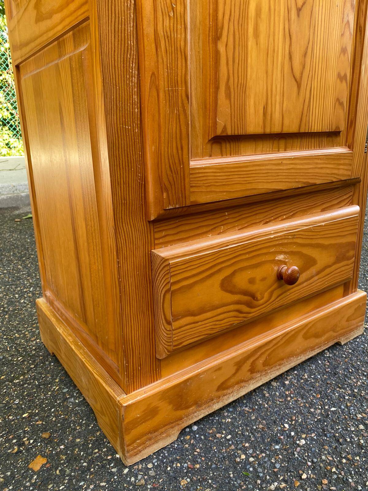 Scandinavian single-door solid wood wardrobe with hanging space