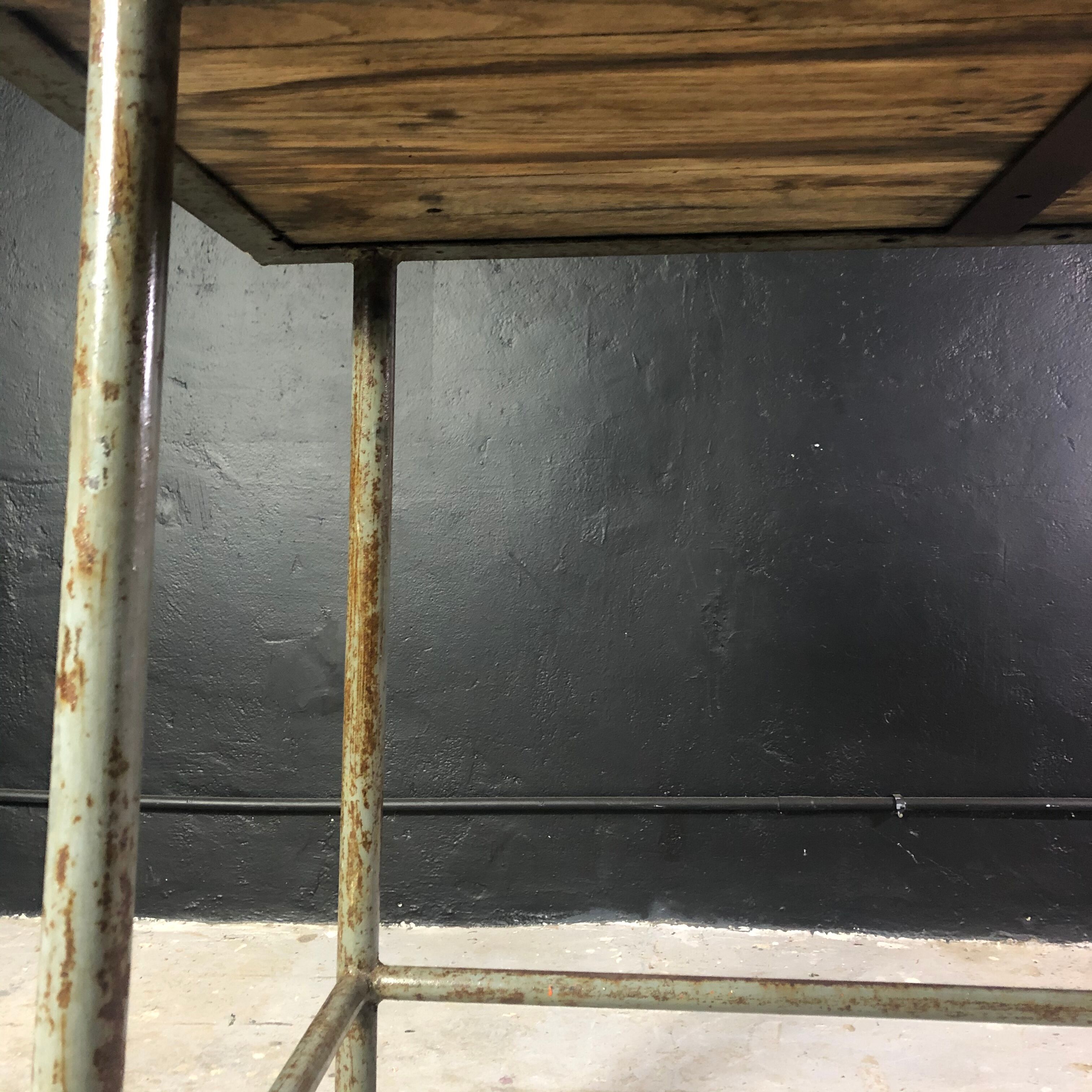 Table haute industrielle métal et bois