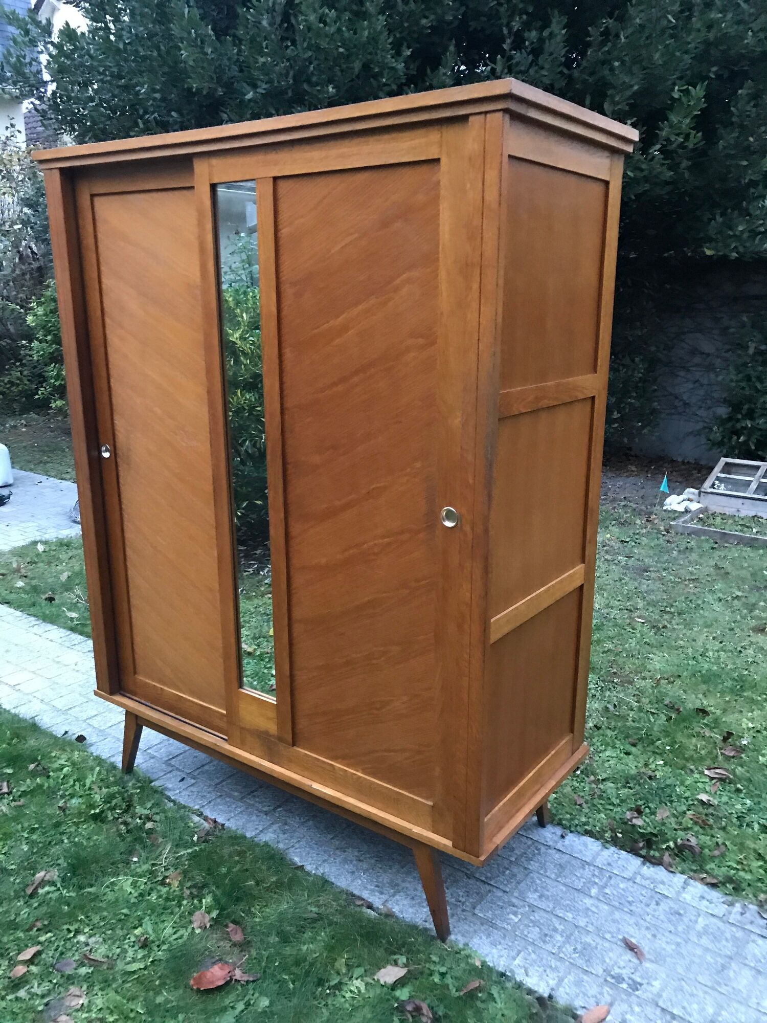 Feet compass vintage 1950 wardrobe sliding doors