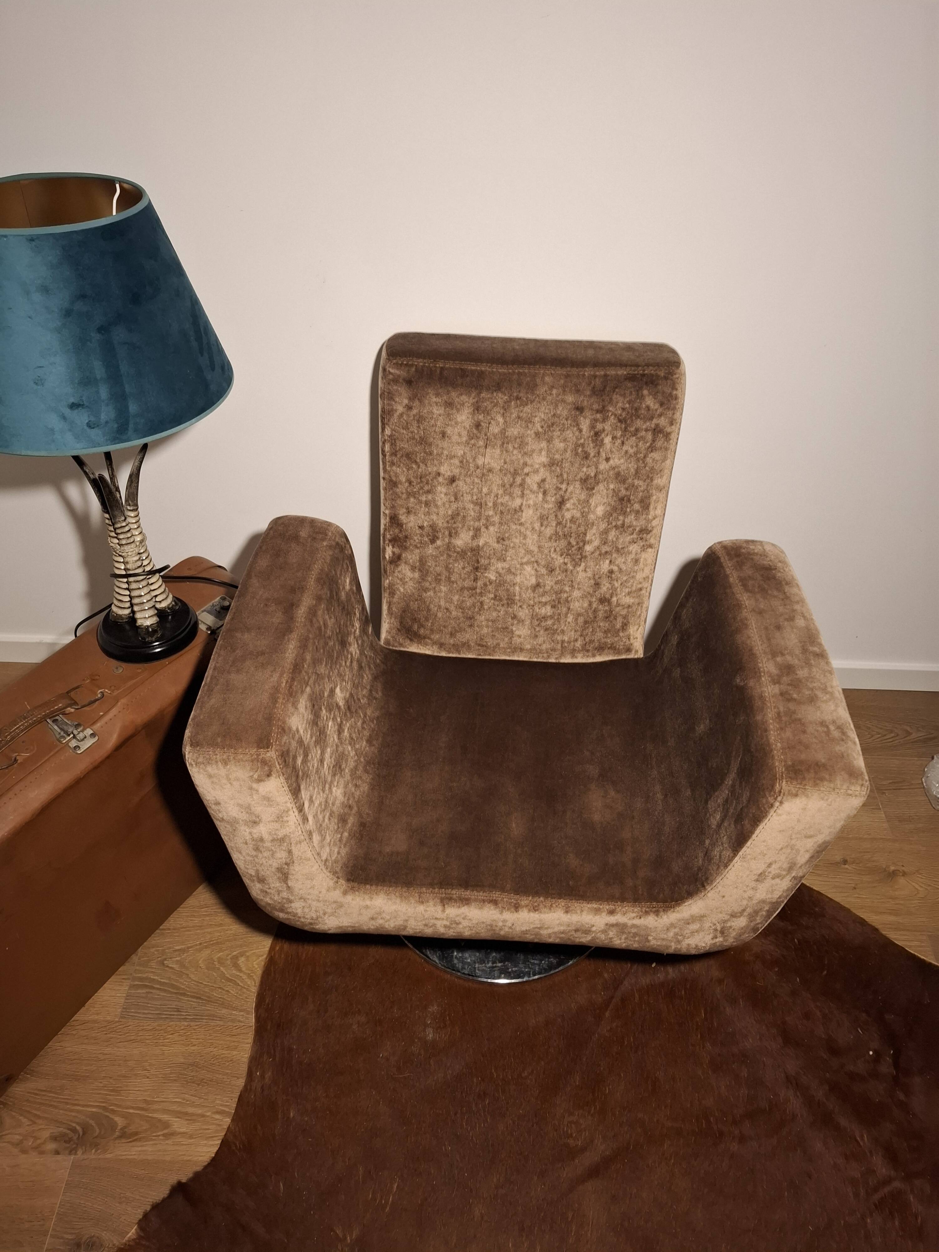 Artisan-Restored Mid-Century Armchair in Golden Mustard Velvet | Bruno Gonç