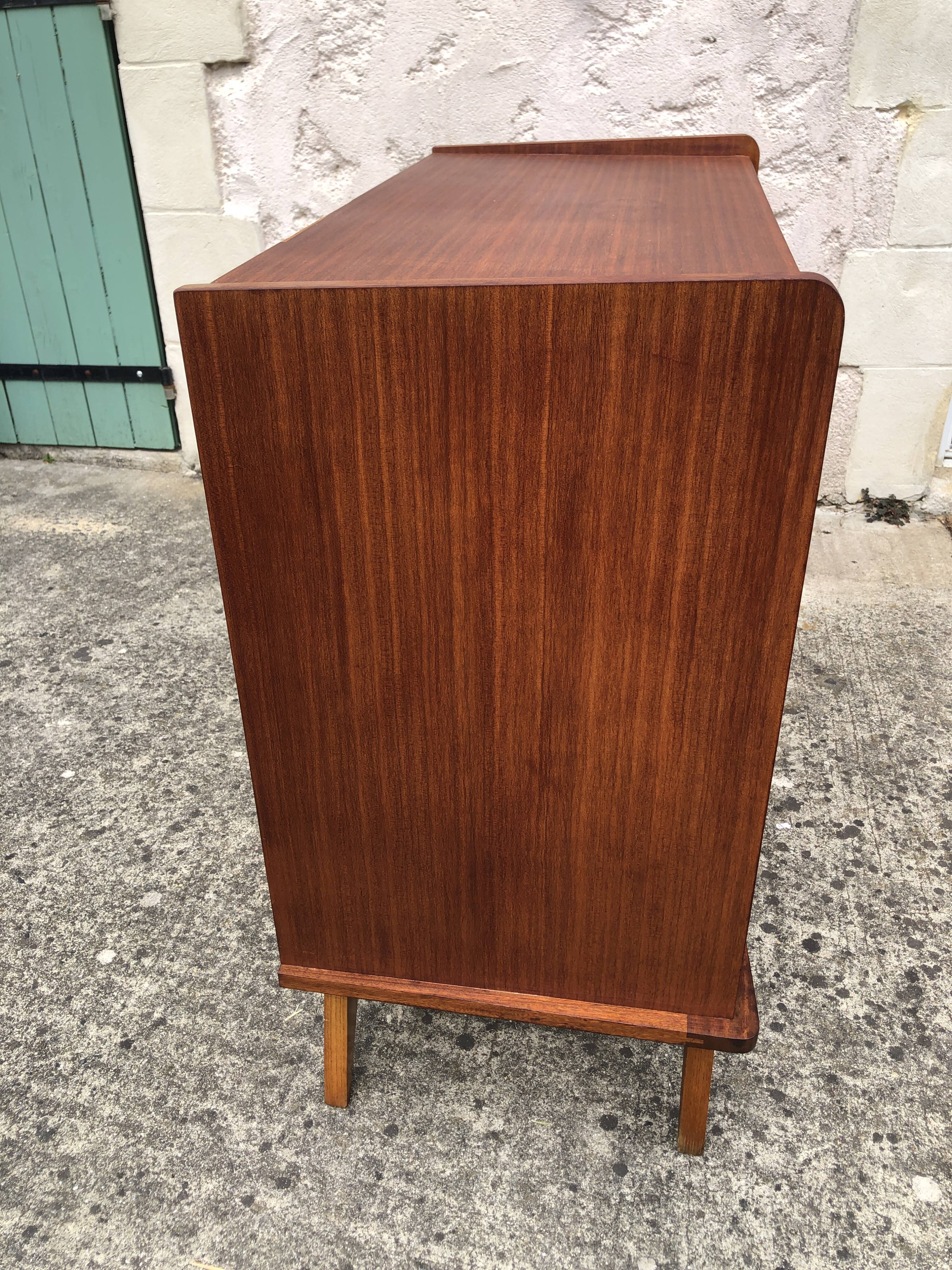 Commode vintage scandinave, pieds compas
