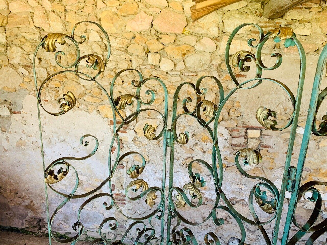 Screen, Art Deco wrought iron with floral decorations circa 30's