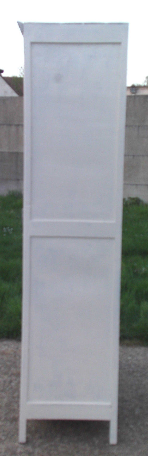 Cabinet paris with key
