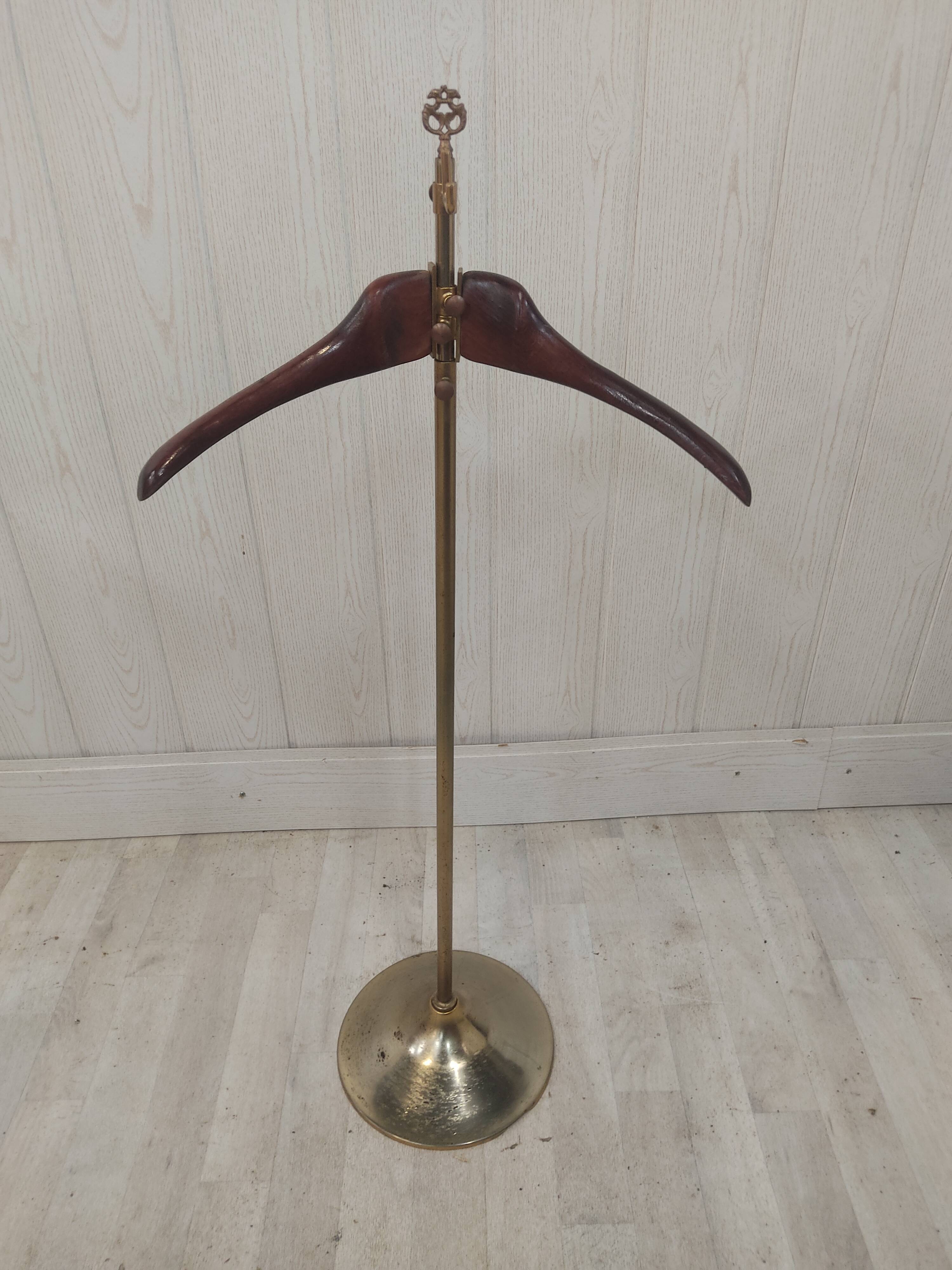 Brass and wood chamber valet