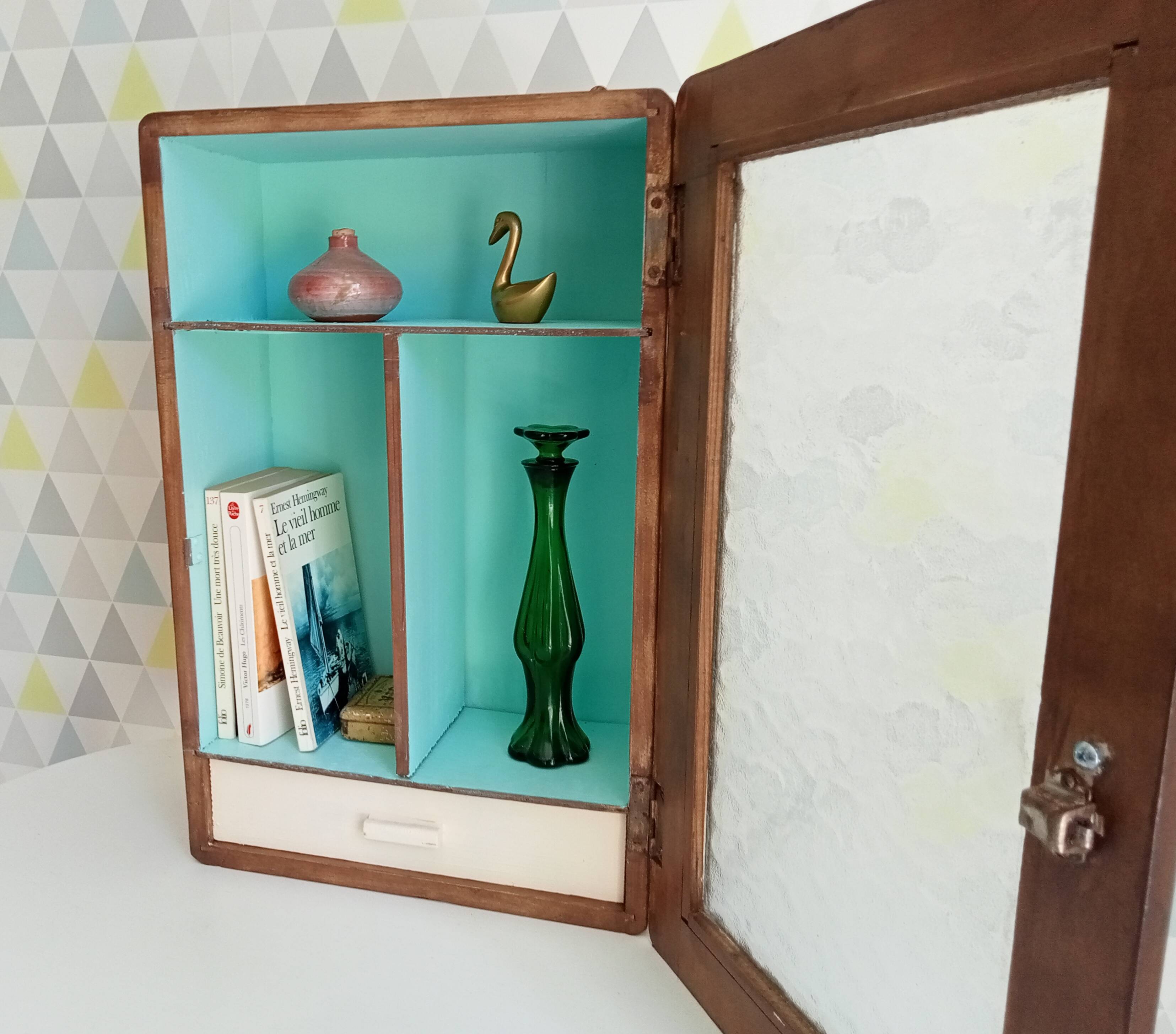 Medicine cabinet 50s 60s