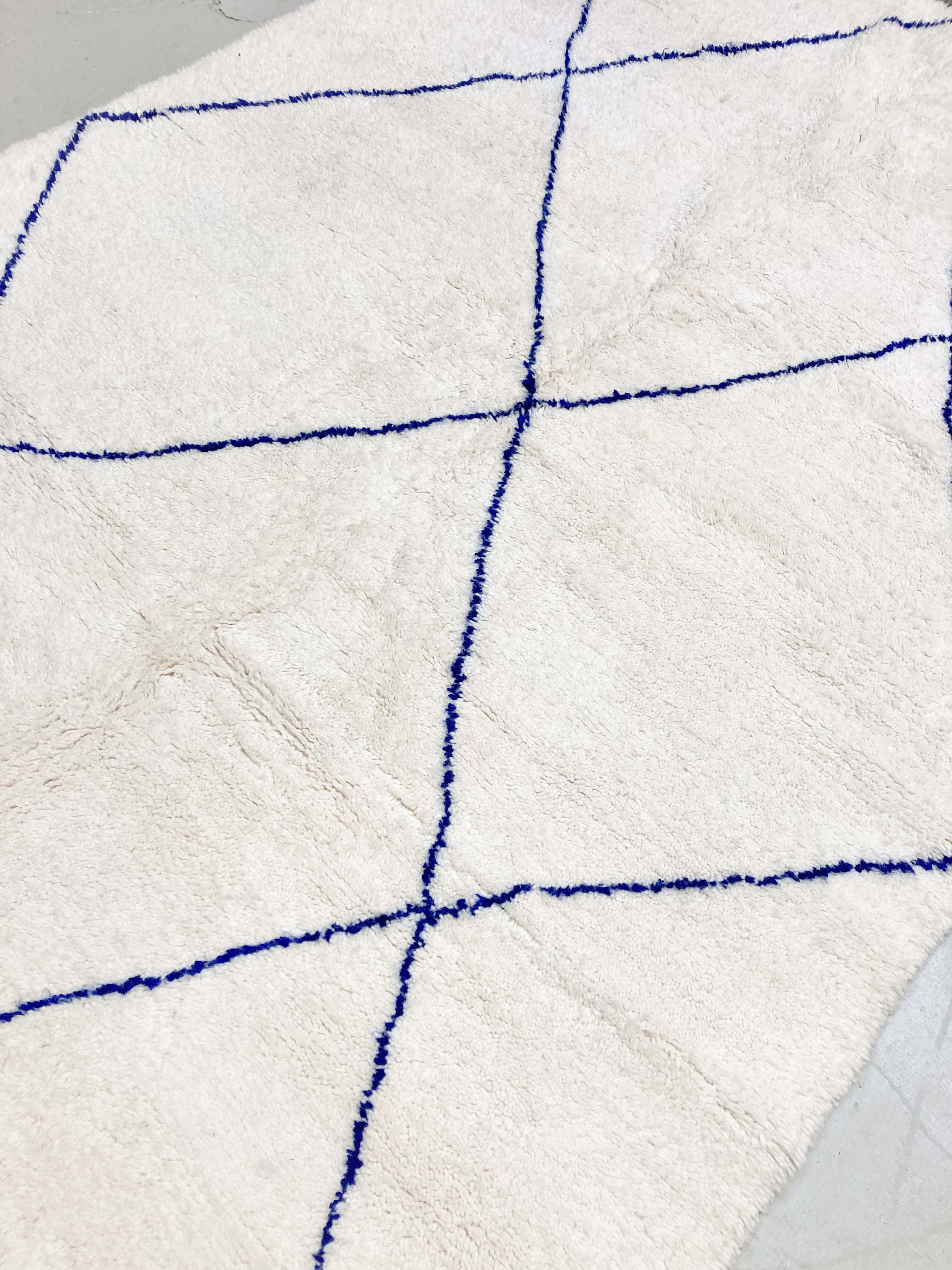 Berber carpet beni ouarain ecru blue diamonds majorelle 305x211m