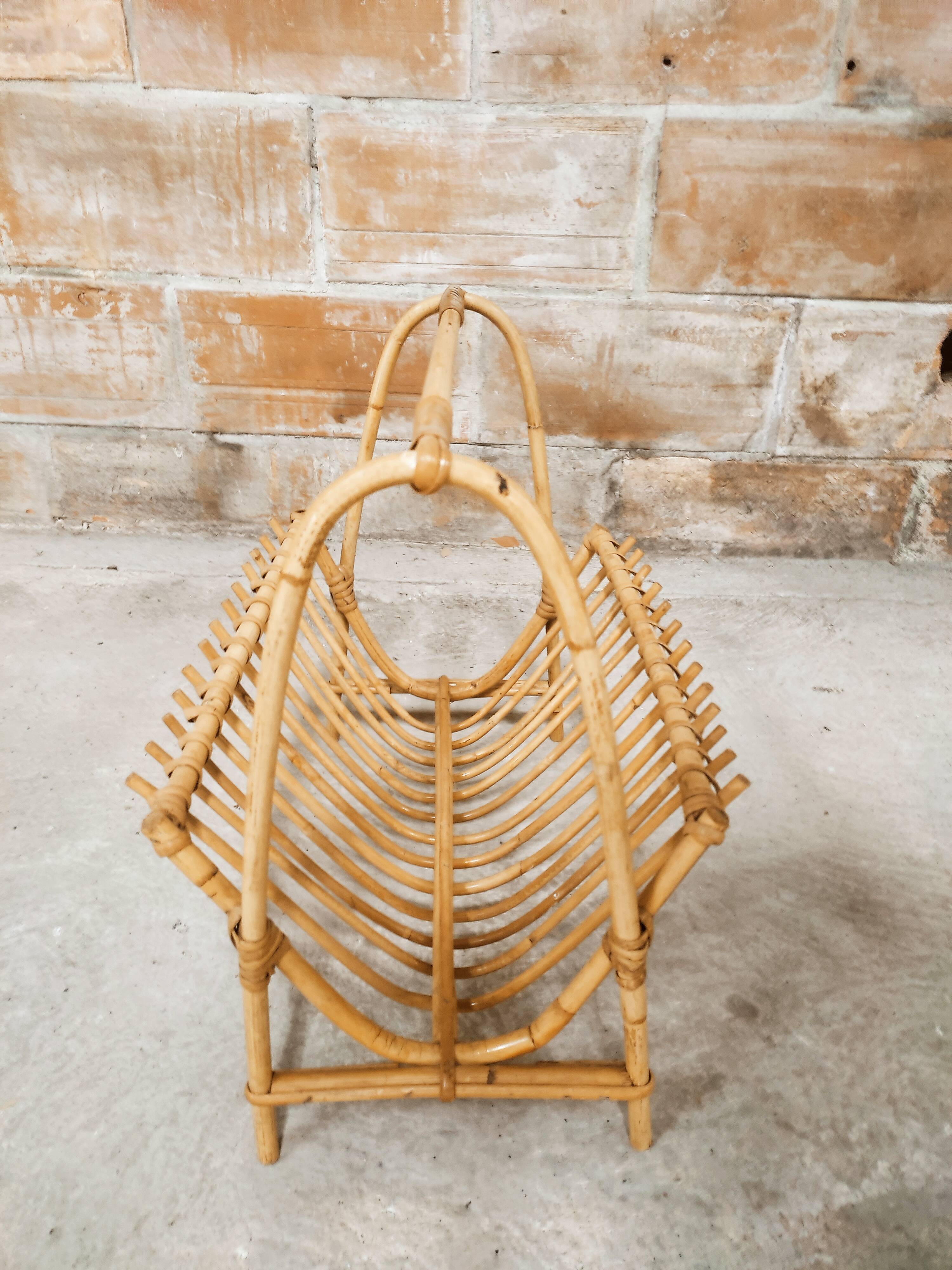 Porte revue années 60 en rotin