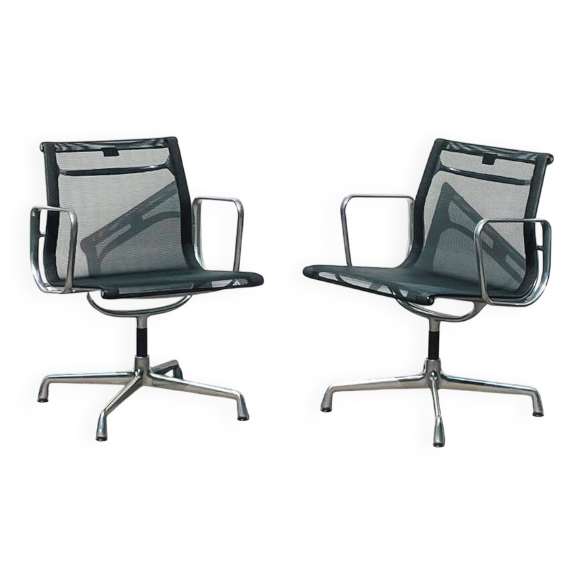 Paire de chaises Ch. Eames Alu Group résille Vitra Vintage